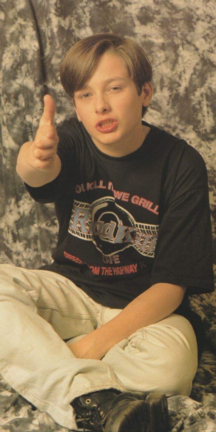 736x1472 Edward Furlong 90s rare wallpaper