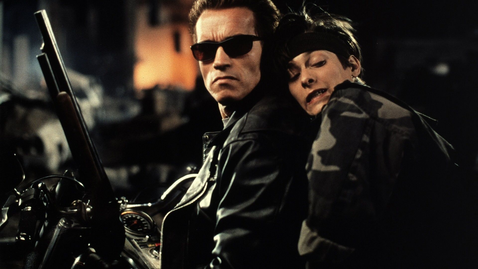 1920x1080 shot of arnold schwarzenegger and edward furlong i can't spot in the movie