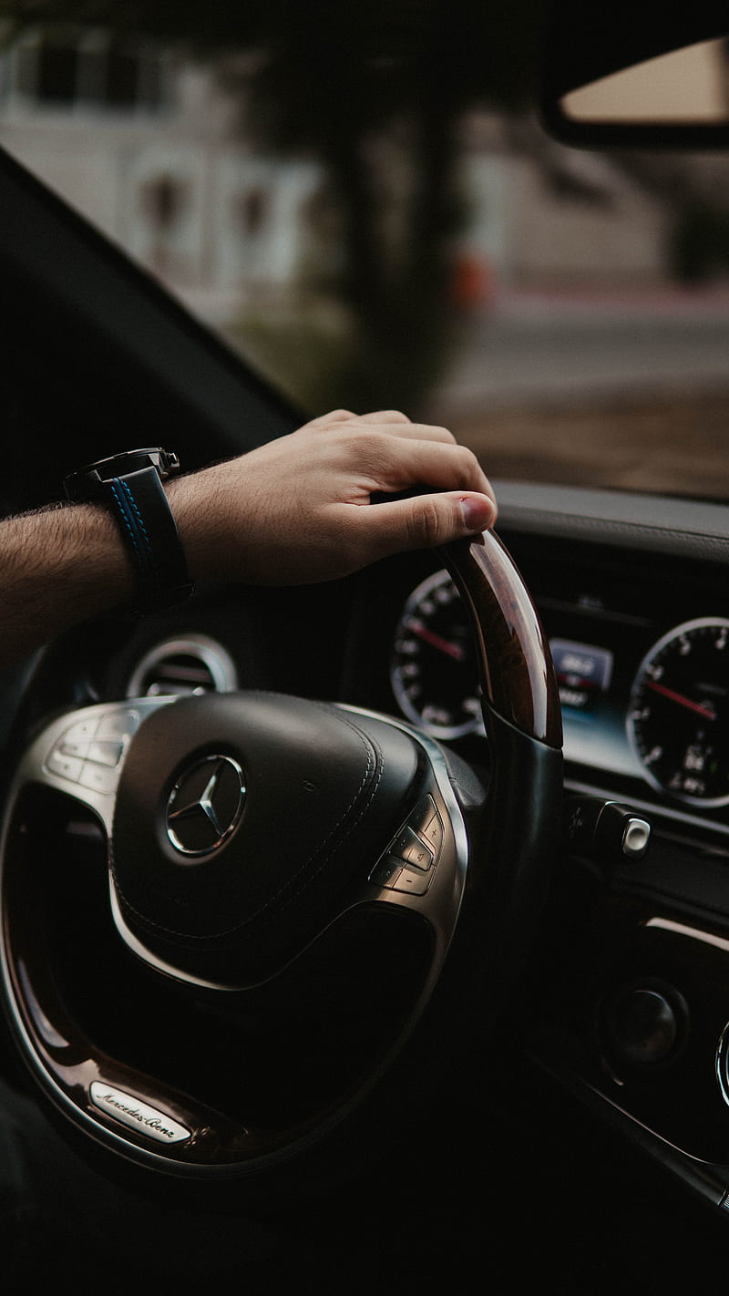 800x1422 Mercedes benz, steering wheel, salon, hand, HD phone wallpaper