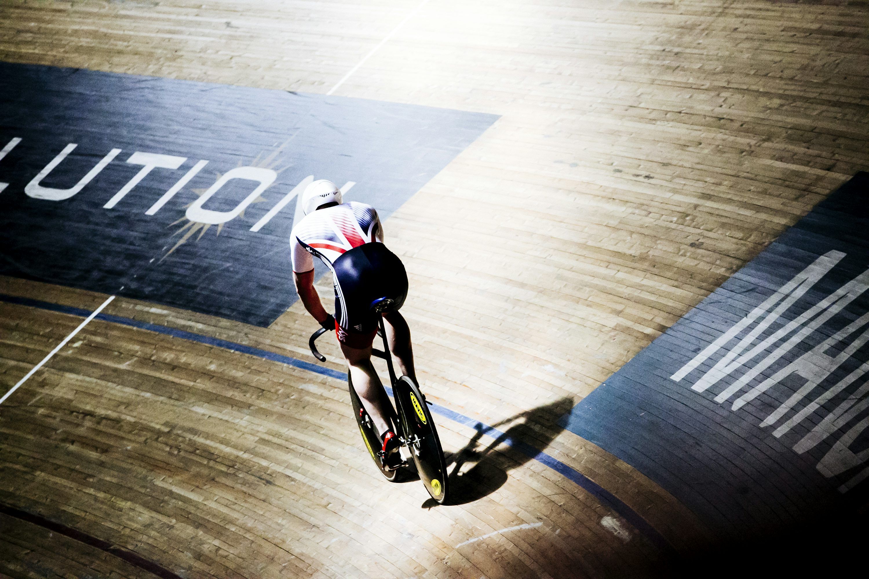 3000x2000 Man riding bike on indoor cycling field