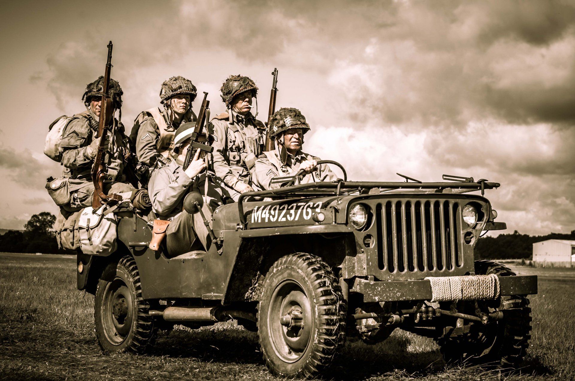 1920x1271 WWII Jeeps Wallpaper