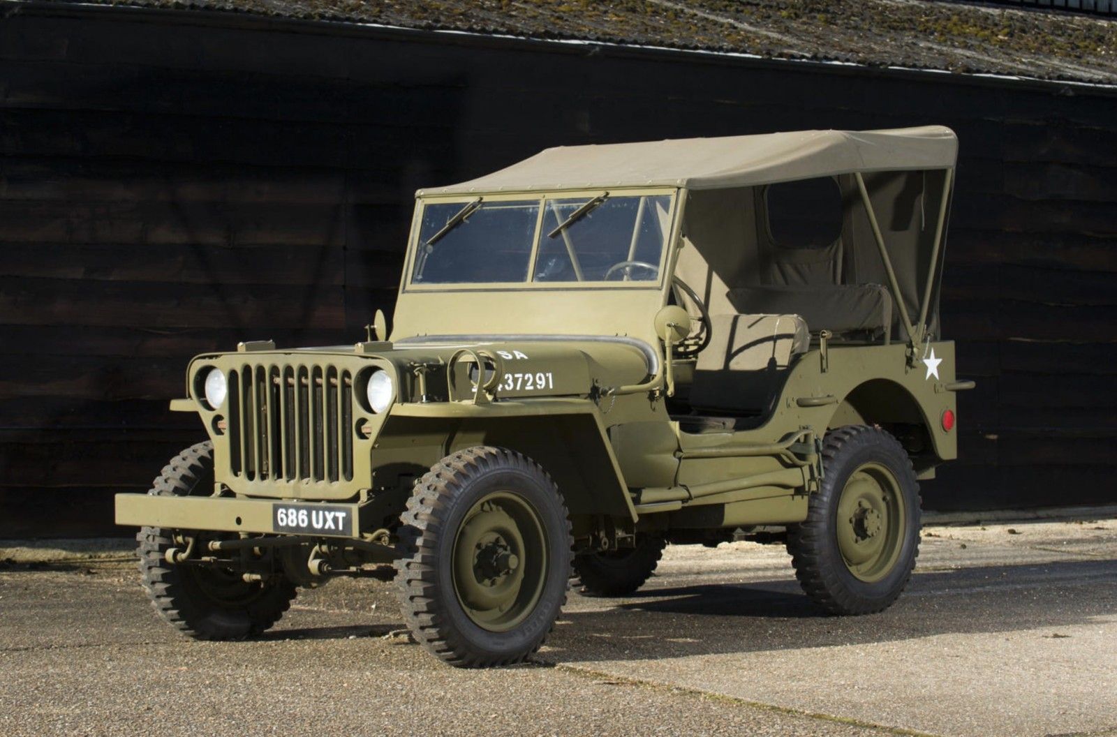 1600x1056 WWII Jeeps Wallpaper