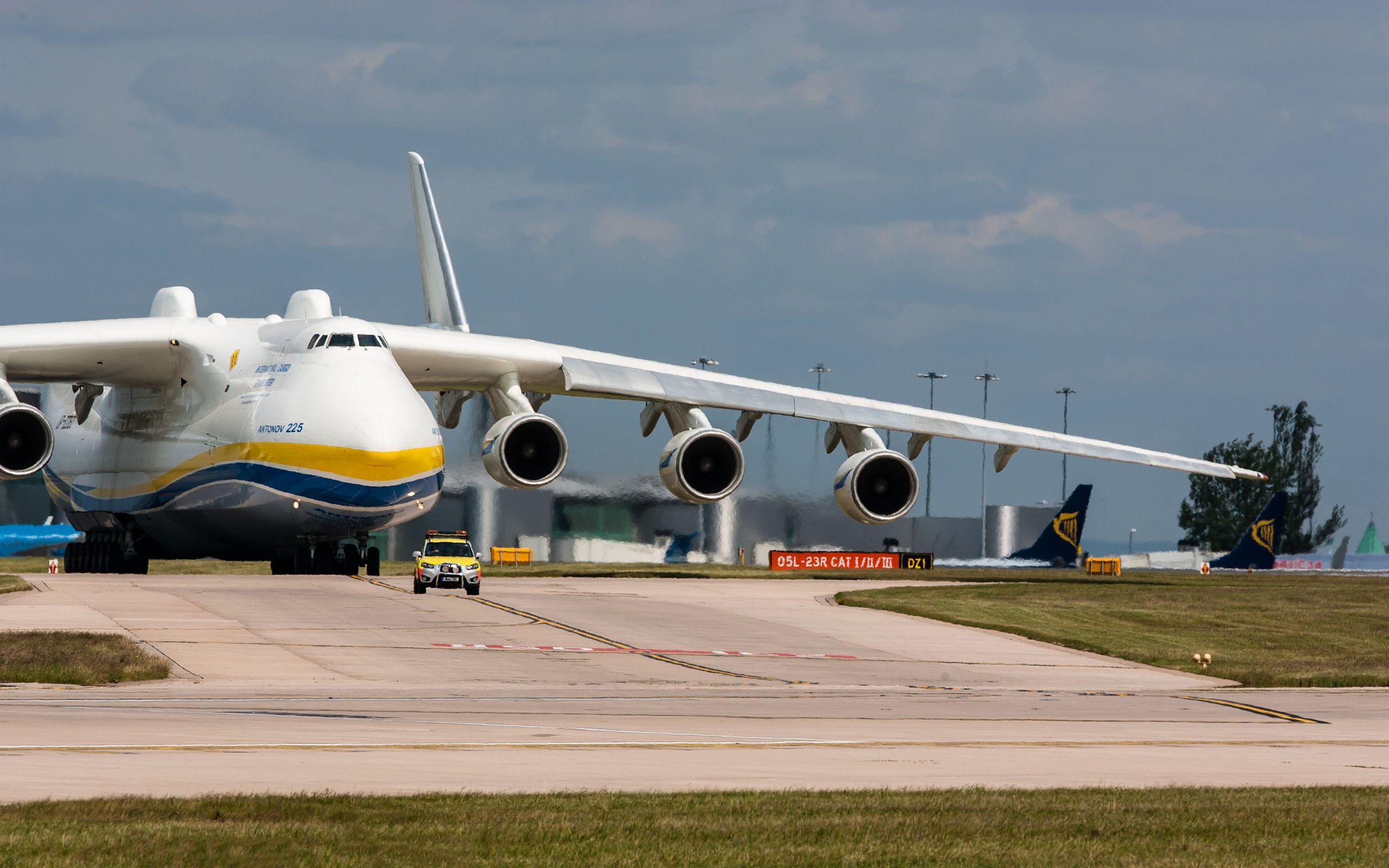 2560x1600 Antonov An 225 Mriya Aircraft Cargo Airport Runway Transport Wallpaper:2560x1600