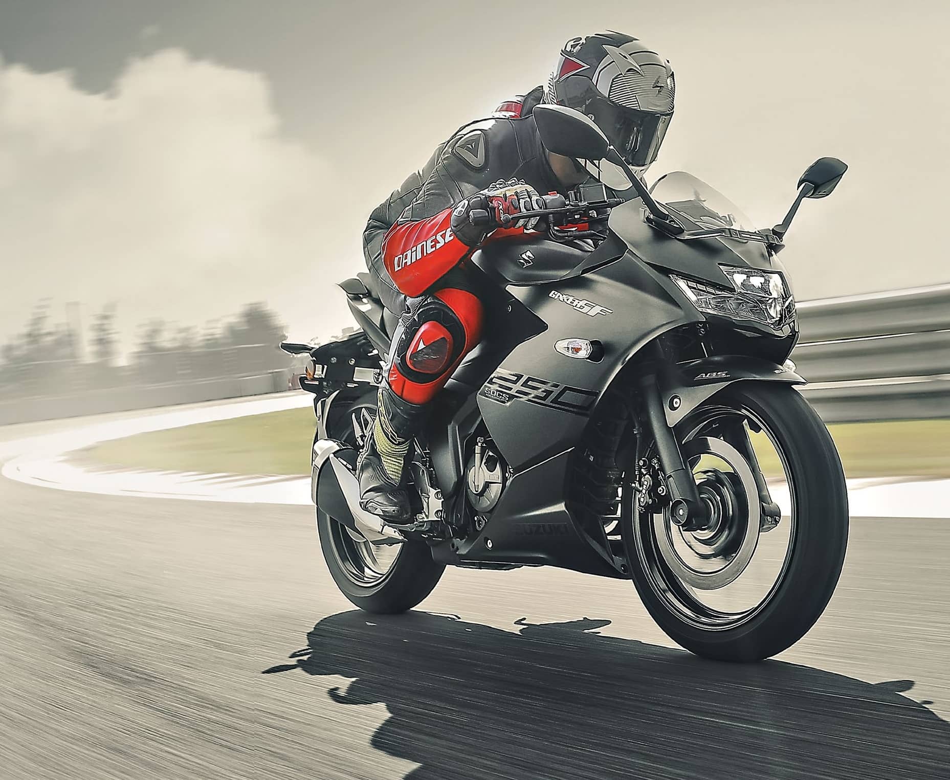 1857x1525 Suzuki Gixxer SF 250. Overdrive this story on