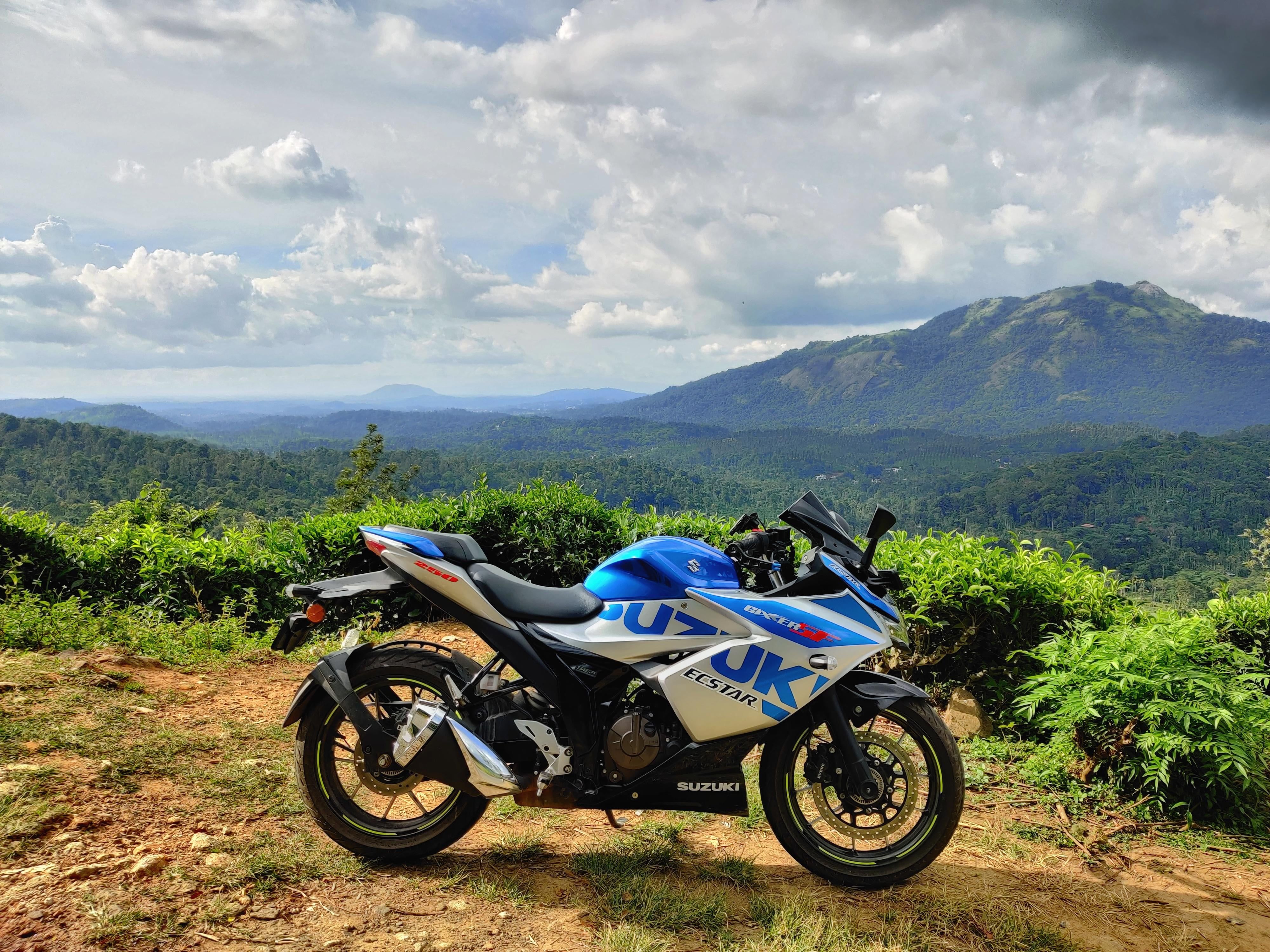 4000x3000 Gixxer SF 250