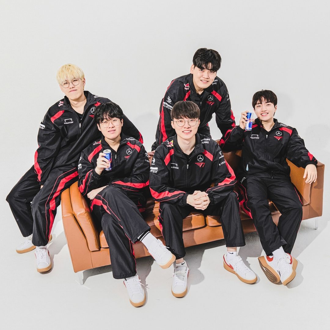 1080x1080 New ZOFGK Family photo