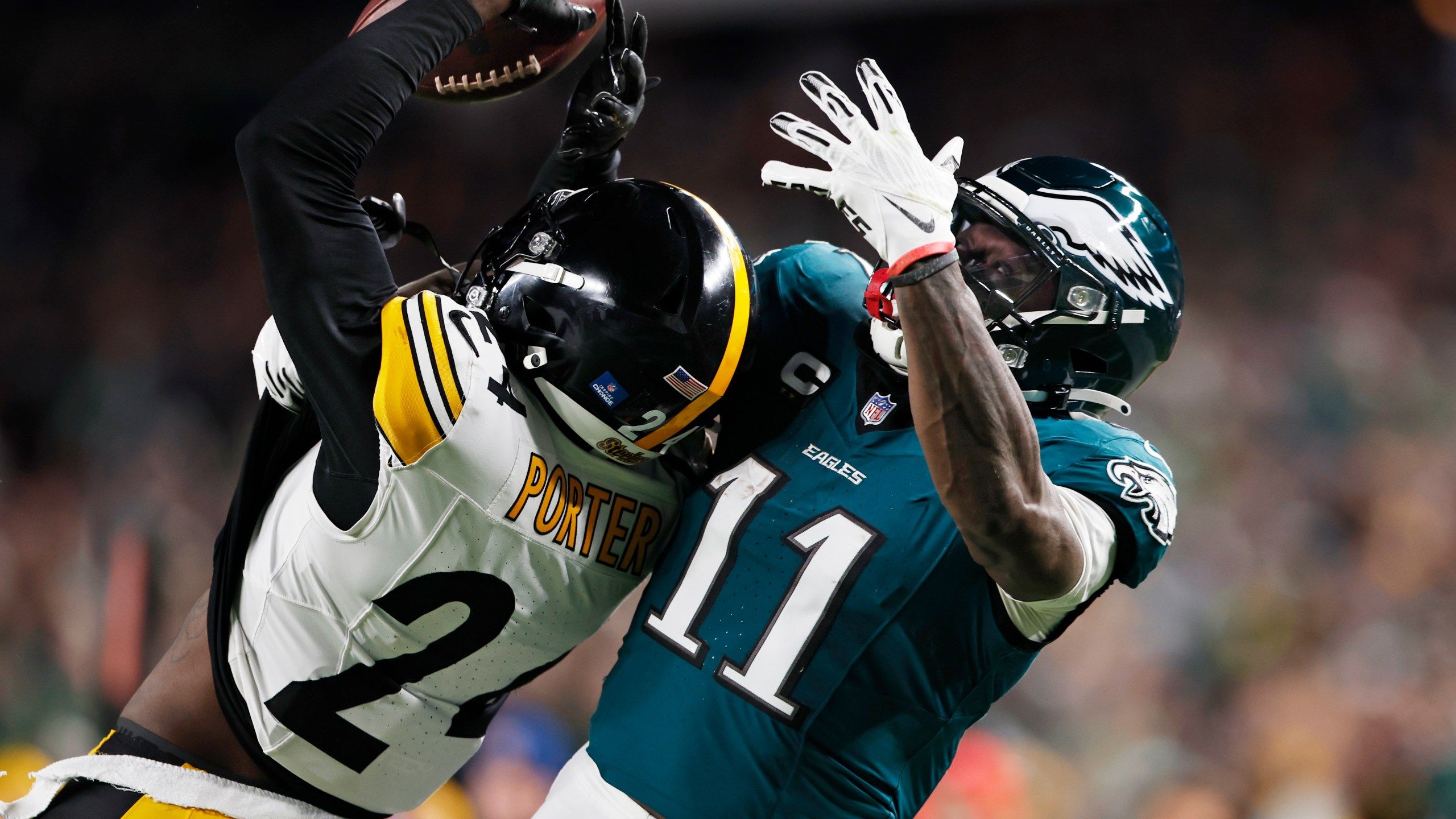 2560x1440 The Pittsburgh Steelers Clinch Playoff Berth Despite Loss In The National Football League