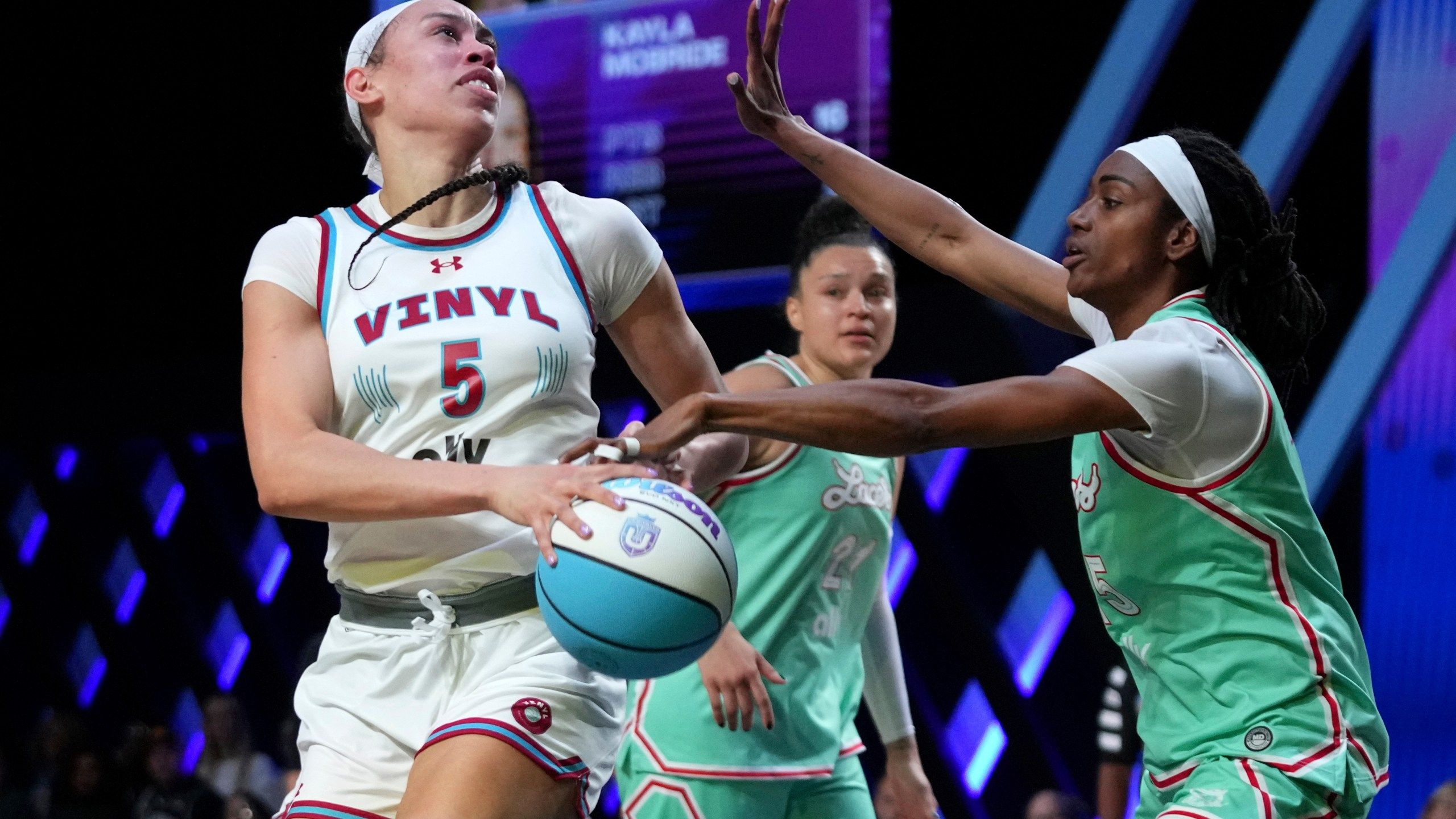 2560x1440 Free agent Tiffany Hayes signs with the expansion Golden State Valkyries. WCBD News 2