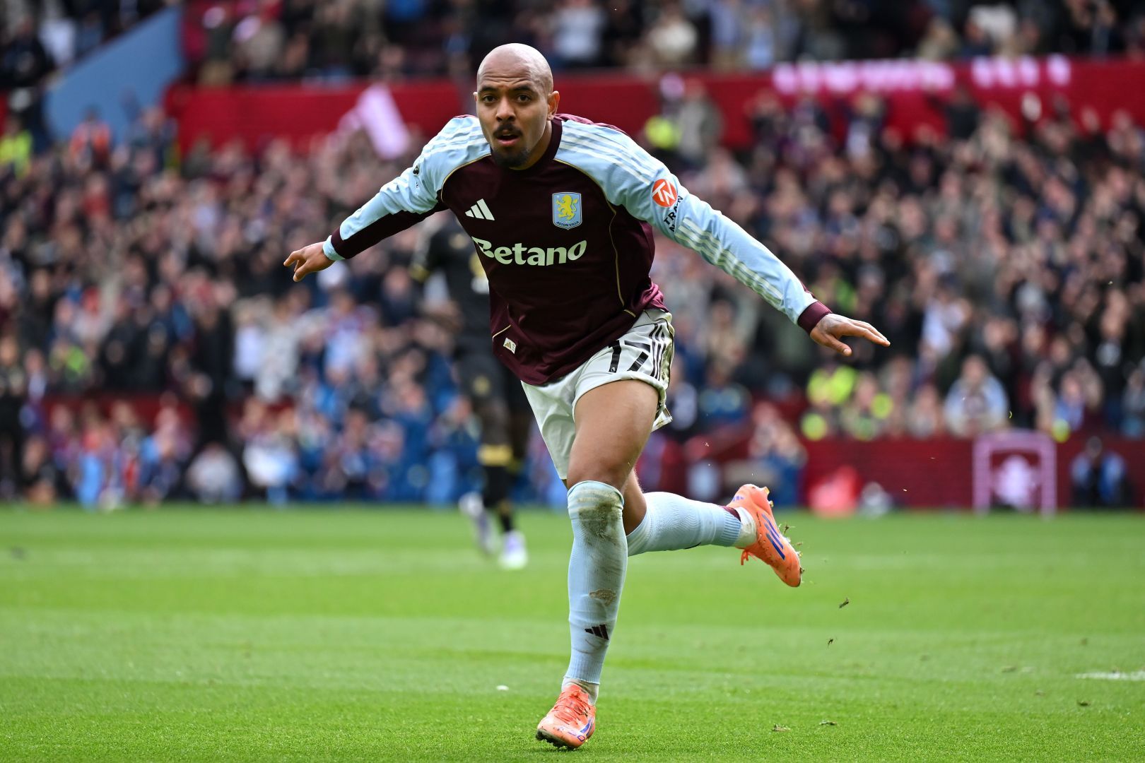 1620x1080 Aston Villa 2 Burnley 1: Donyell Malen double enough for three points after Emi Martinez blunder sets up nervy finish