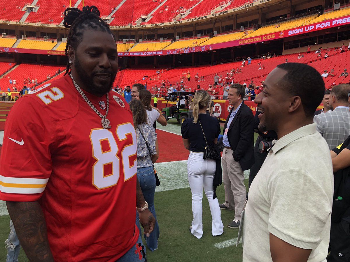 1200x900 Drum Honoree Dwayne Bowe and Jaleel White in the building tonight. #Chiefs