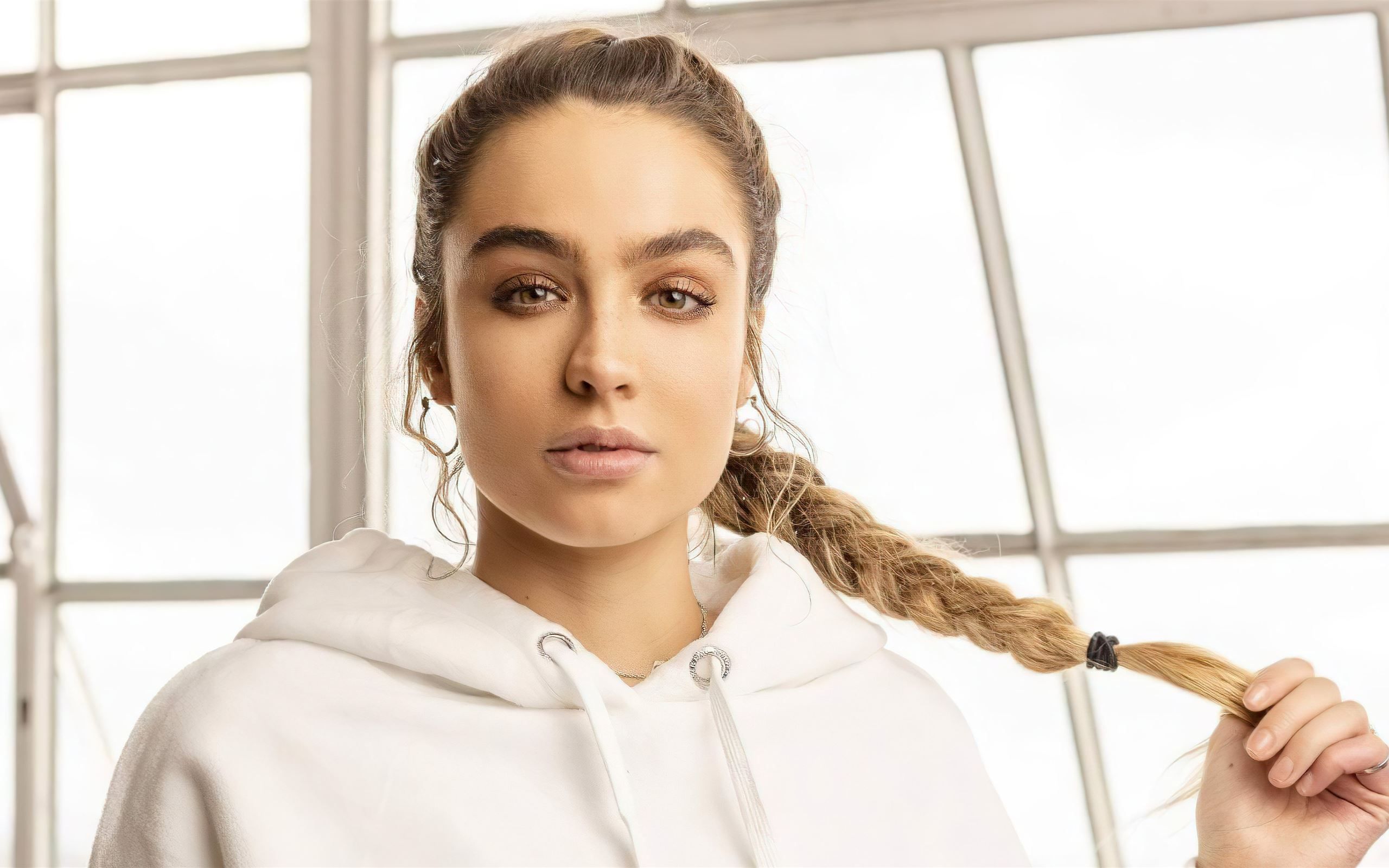 2560x1600 sommer ray activewear 5k iMac Wallpaper Download
