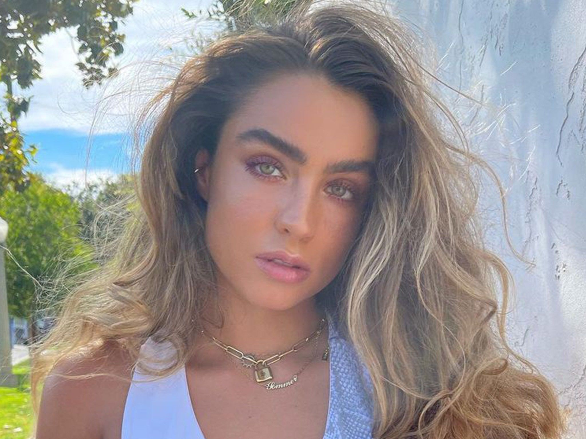 2048x1536 IG Model Sommer Ray Buys Valley Home for $000