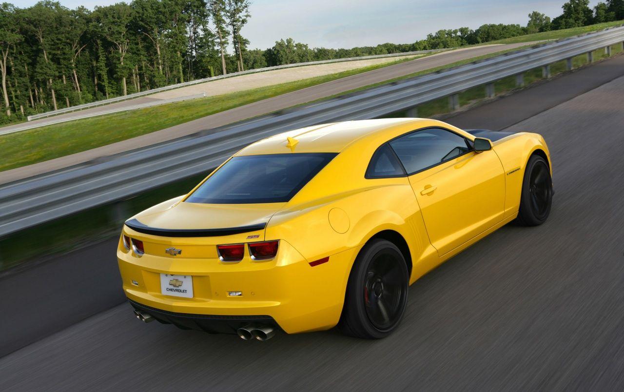 1280x804 Chevrolet Camaro 1LE Yellow Motion Rear Angle wallpaper Chevrolet Camaro 1LE Yellow Motion Rear Angle