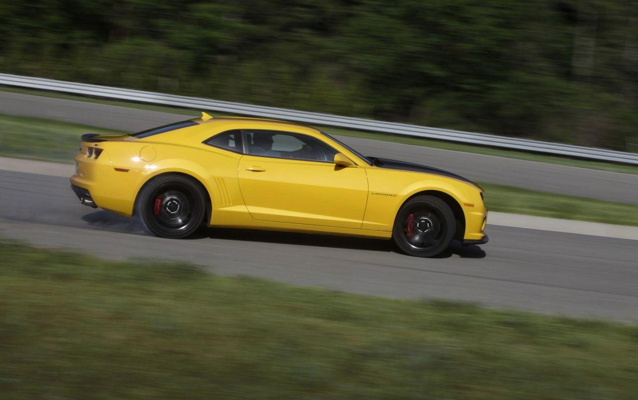 1280x804 Chevrolet Camaro 1LE Yellow Motion Side wallpaper Chevrolet Camaro 1LE Yellow Motion Side