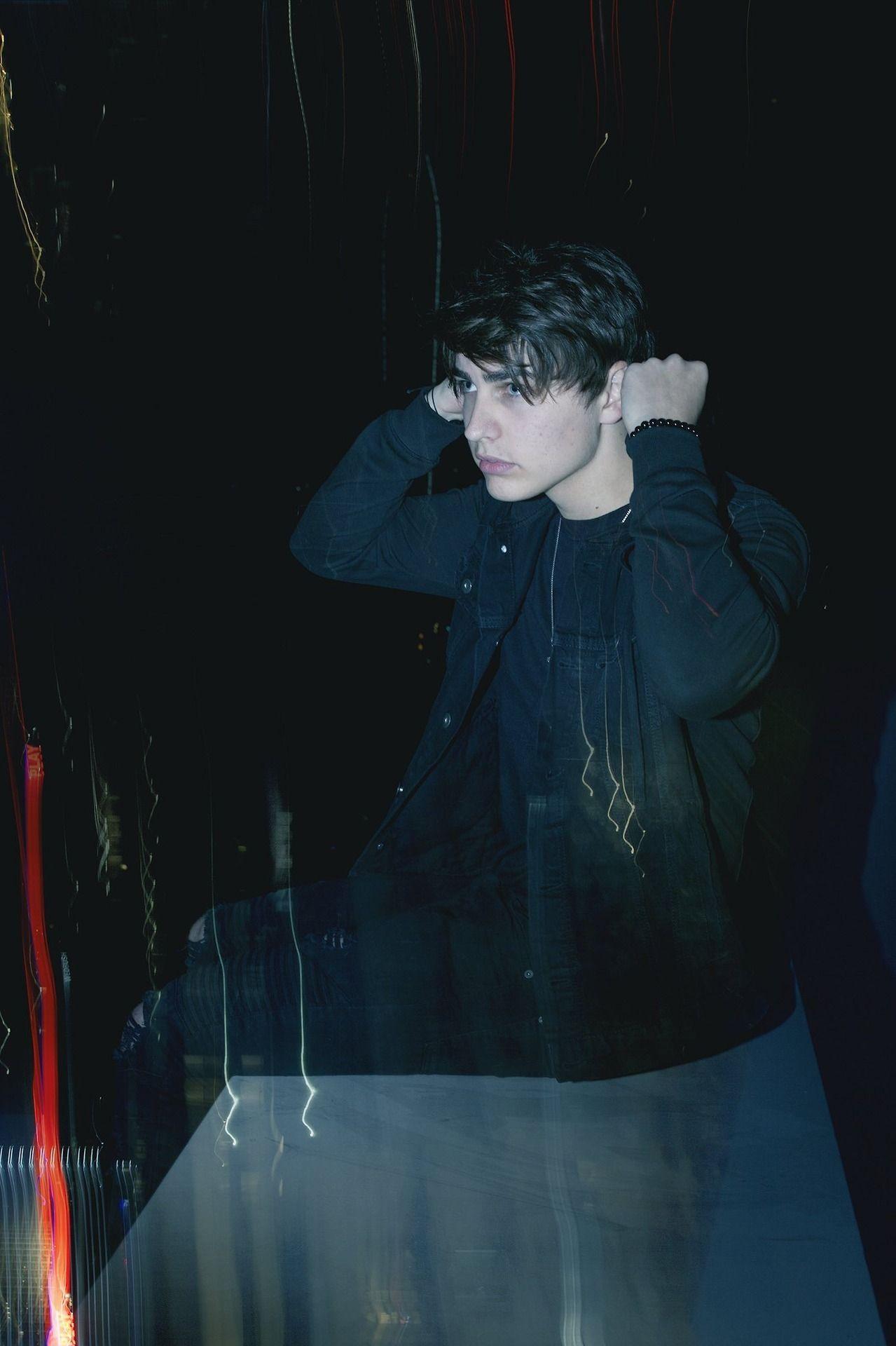 1279x1920 Wallpaper Tumblr Colby Brock
