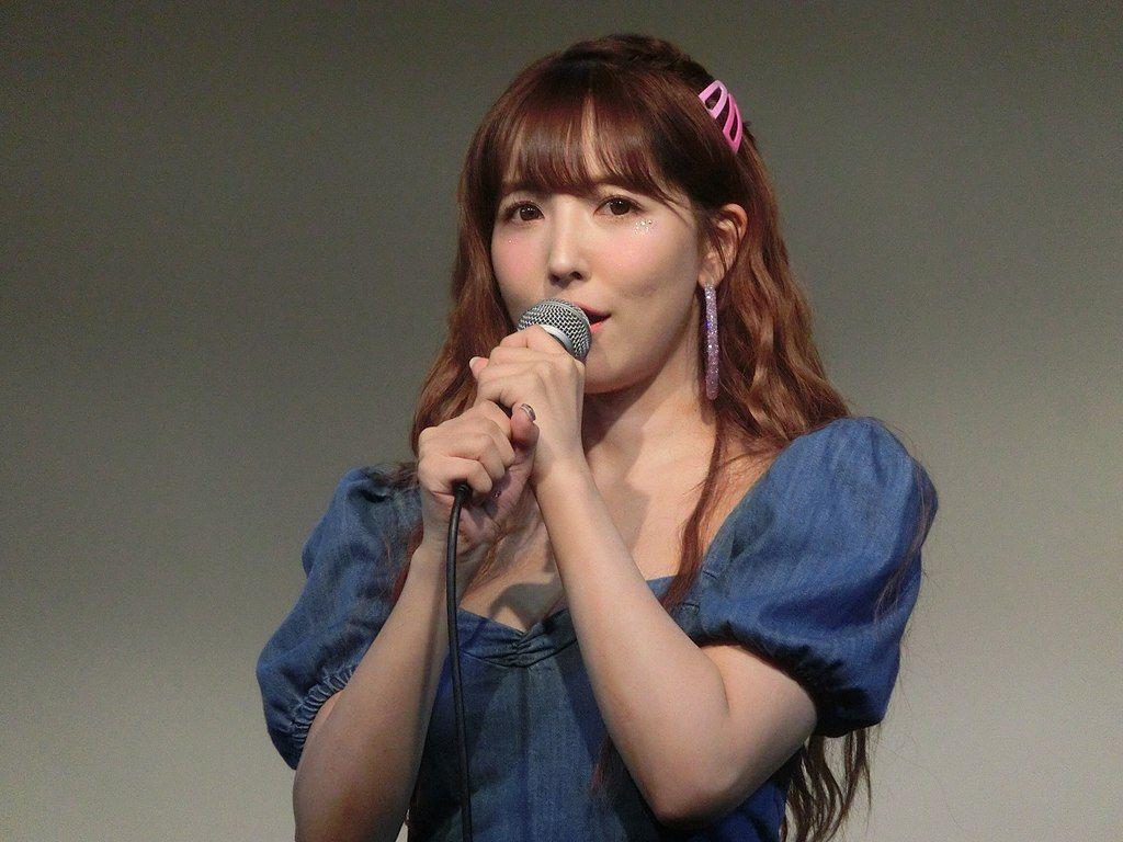 1024x768 Mikami Yua To K POP