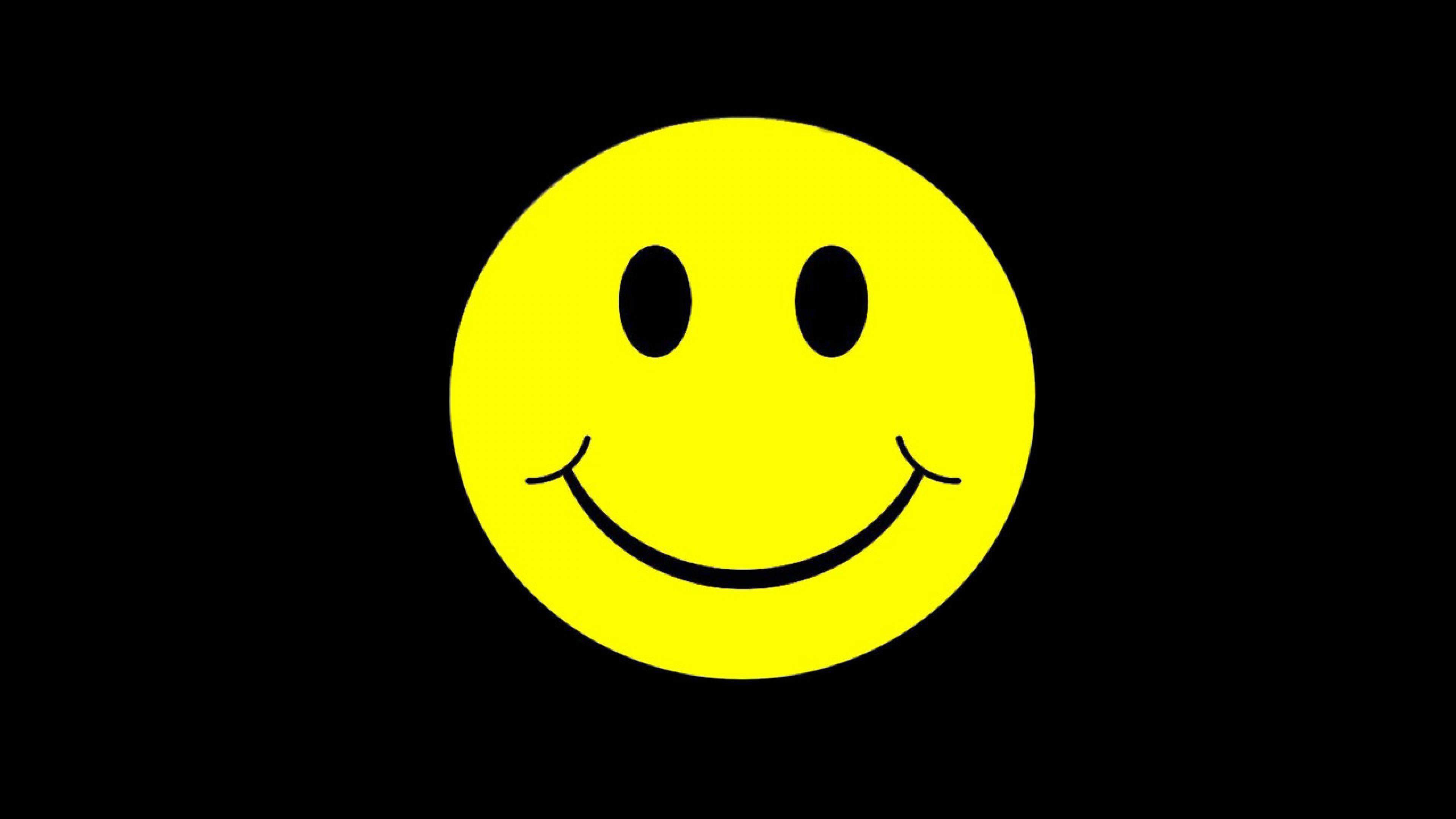 3840x2160 Smiley Face Black Background