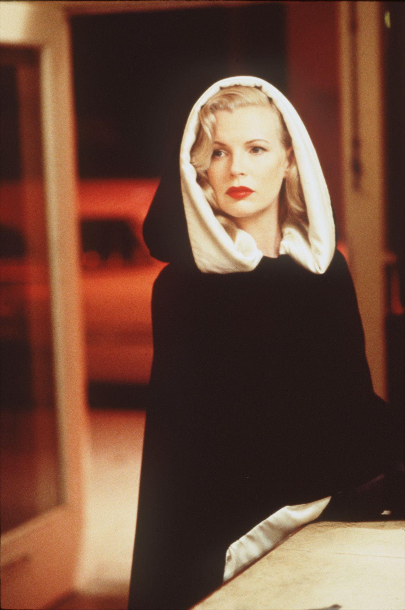 1327x2000 Kim Basinger. L.A. Confidential. I neeeeed this cape tho. Kim basinger, Iconic movies, Actors