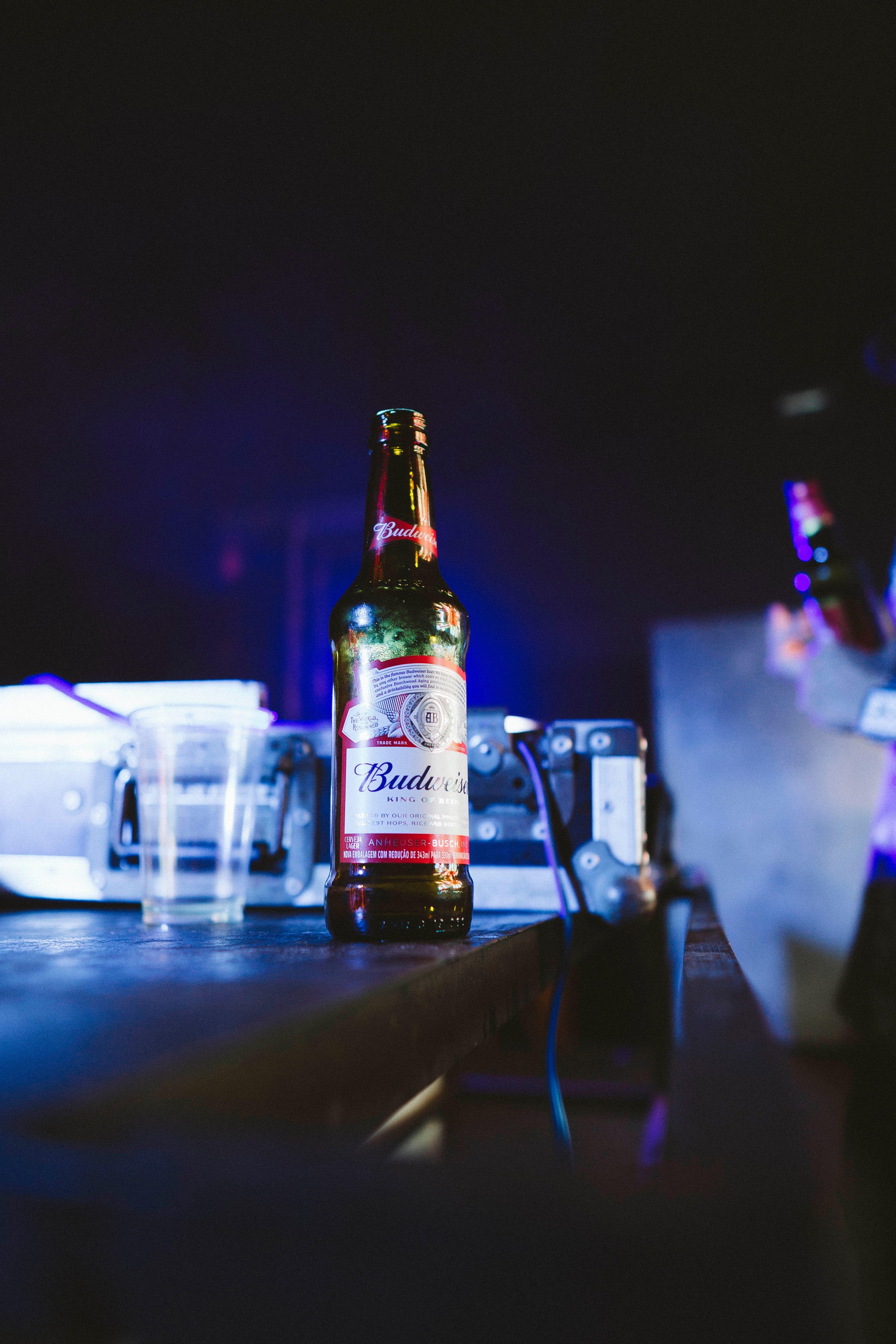 3999x5998 Budweiser Picture [HD]. Download Free Image
