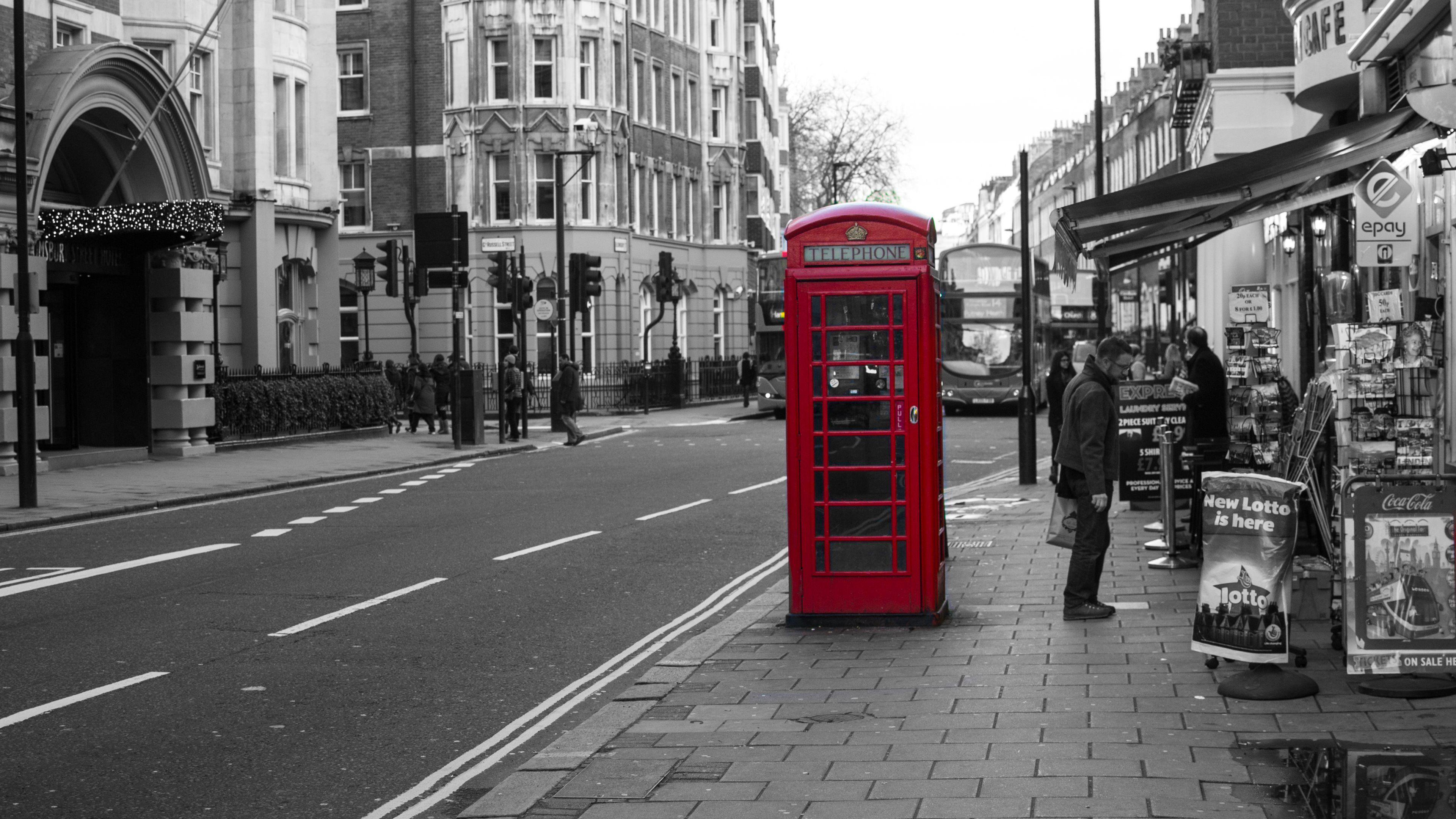 3840x2160 London Black And White Wallpaper
