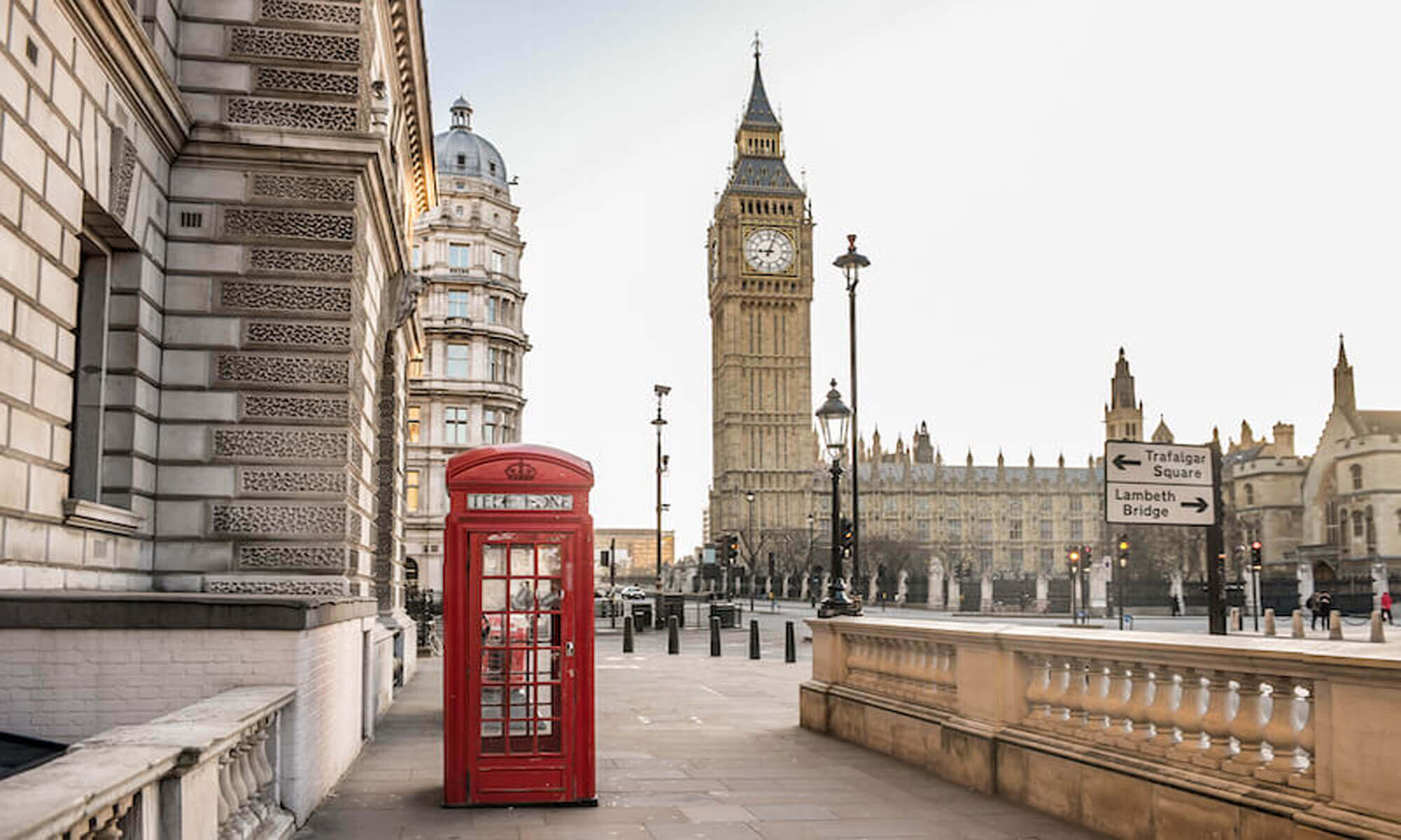 2000x1200 British UK Red Phone Box in London Wallpaper Mural