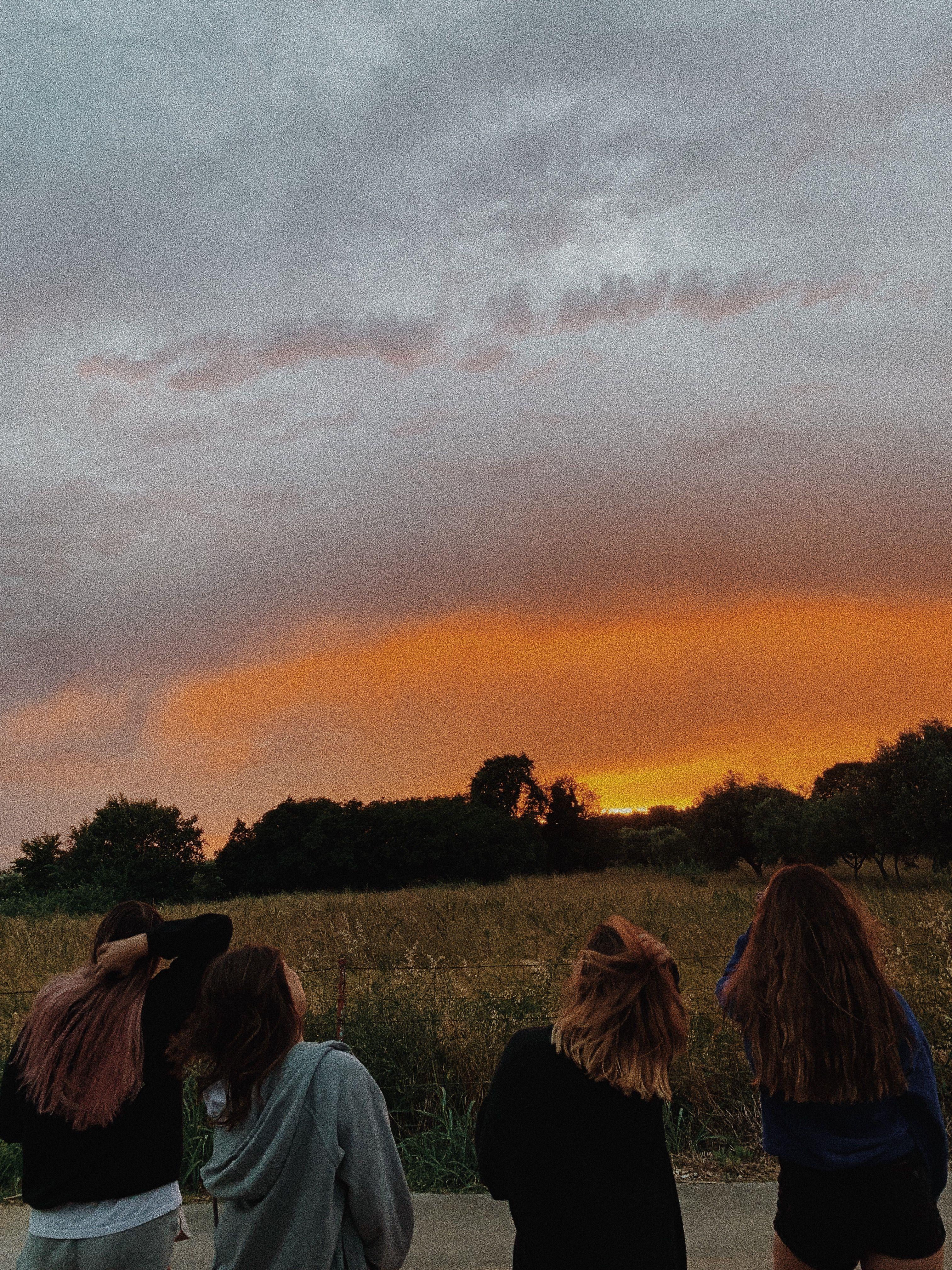 3024x4032 Best friends. Best friend picture, Sunset views, Yellow aesthetic