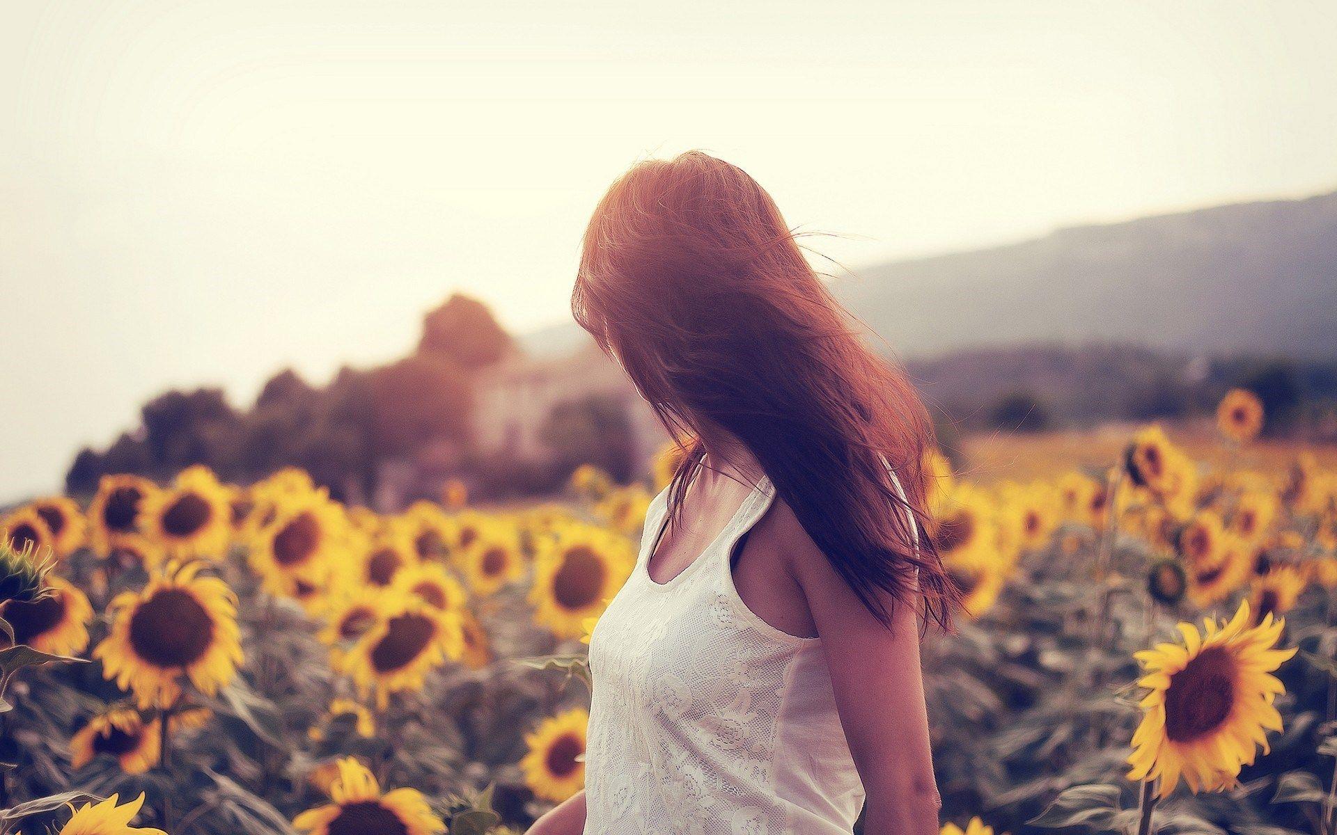 1920x1200 Girl Sunflowers
