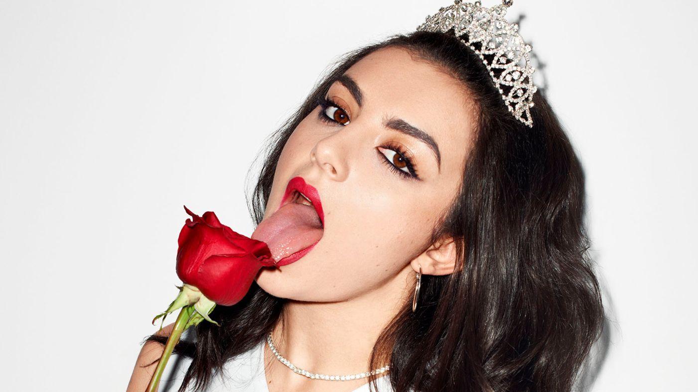 1401x788 Listen to Charli XCX doing a horrible version of Taylor Swift´s