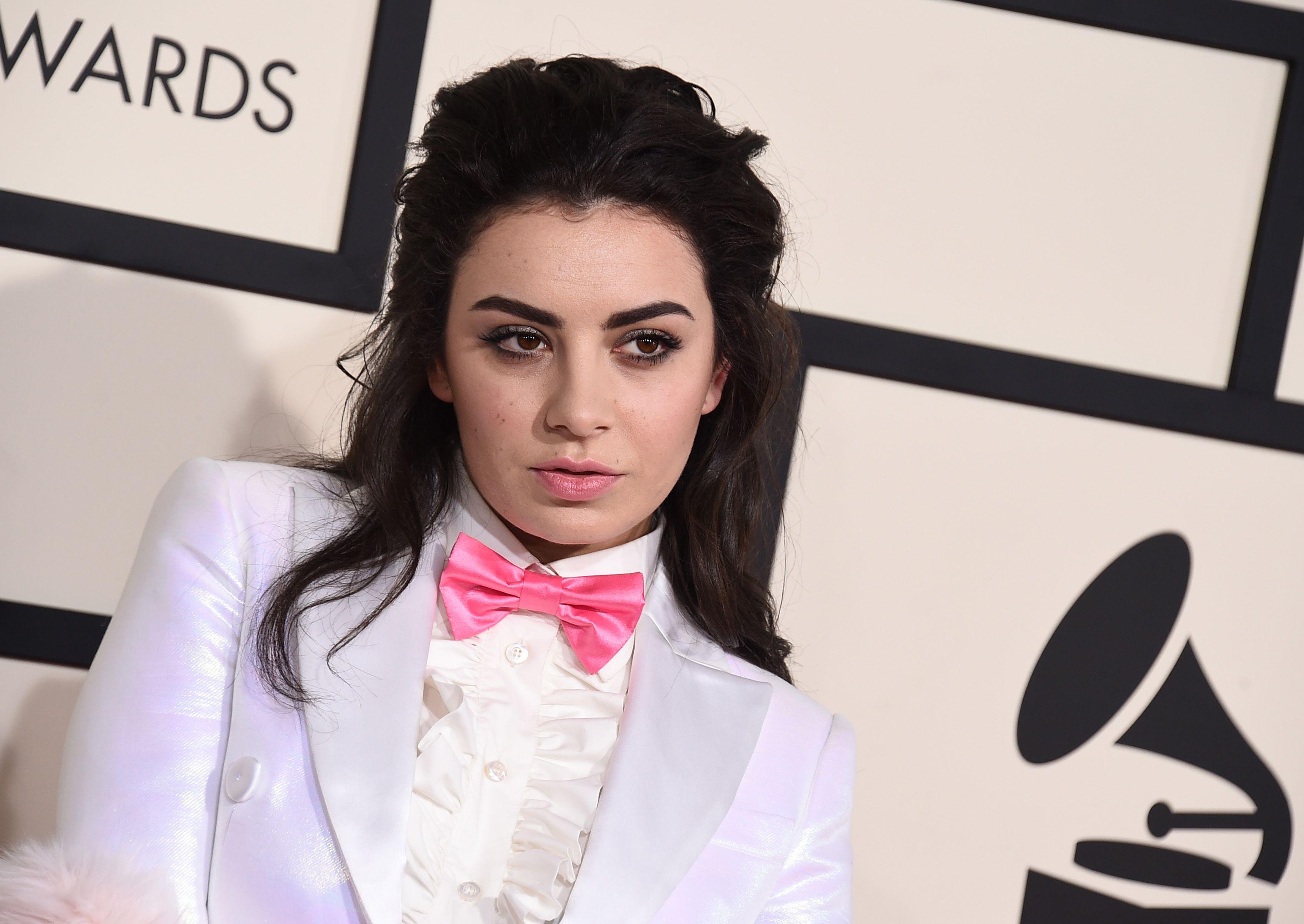 3000x2126 Charli XCX Wallpaper High Quality