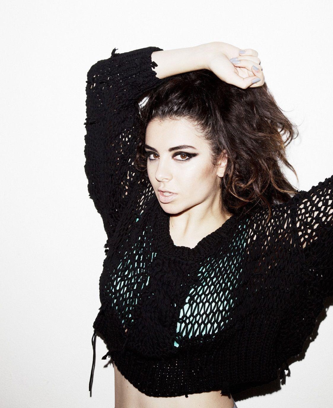 1123x1376 Charli XCX Wallpaper