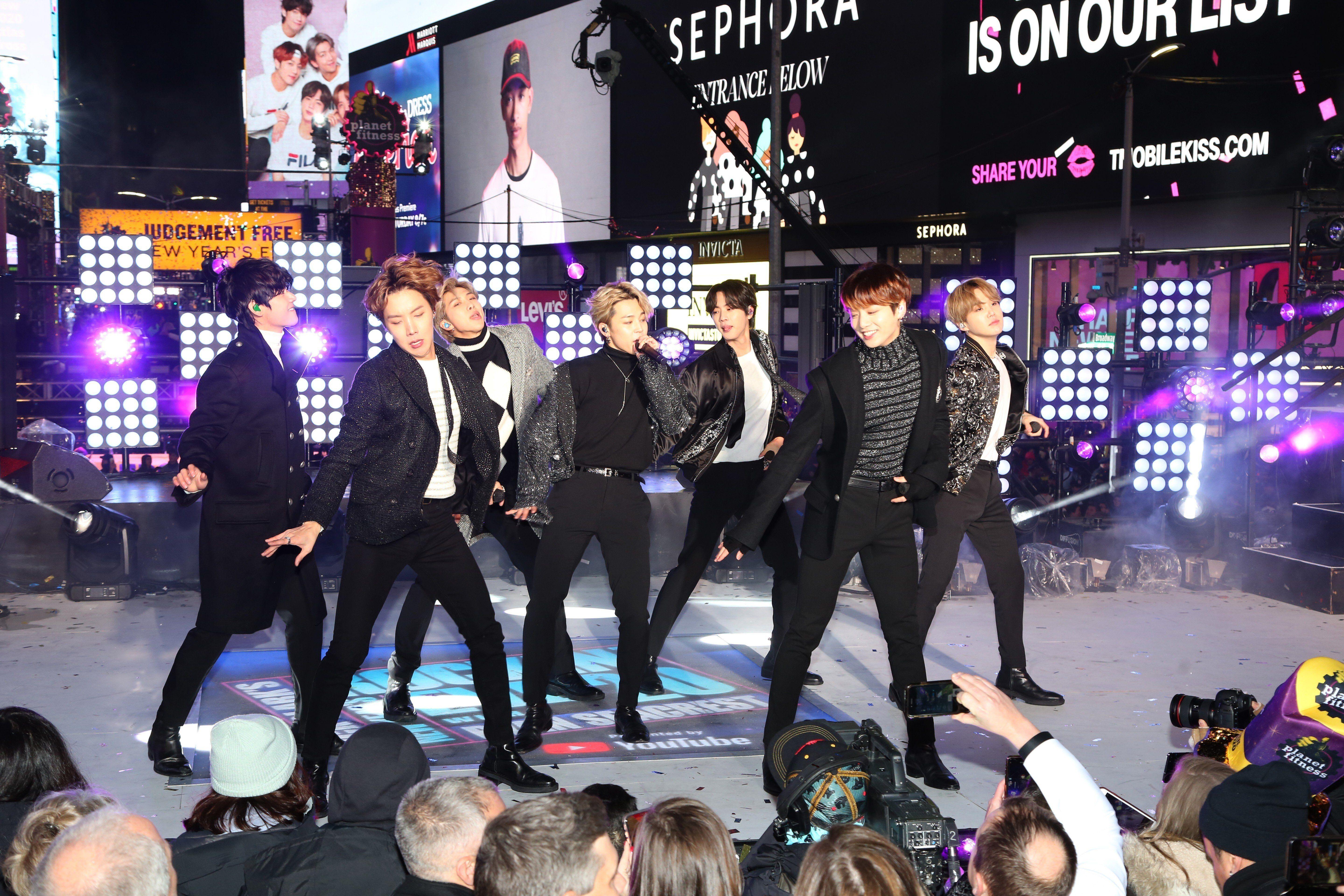 5760x3840 K Pop Idols BTS, Exo, Shinee And IU Get Crazy Birthday Gifts From Fans