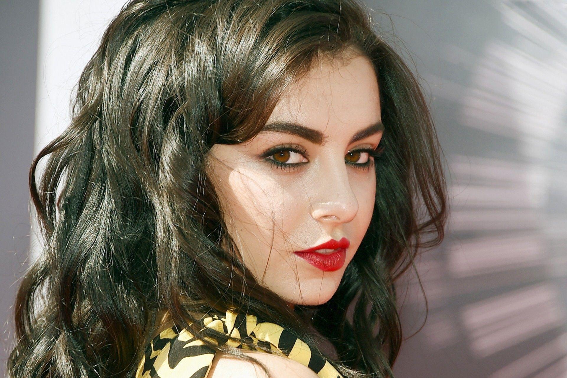 1920x1280 Charli XCX Wallpaper