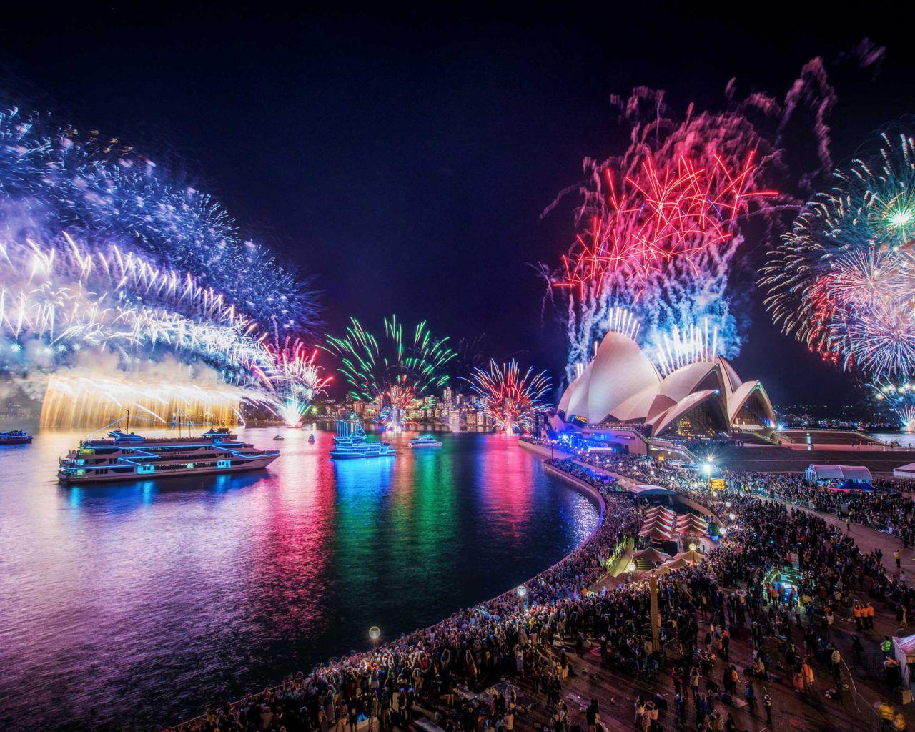 1280x1024 Harbor In Sydney Sydney Australia Fireworks Celebration On New Year's Eve 4k Ultra HD Desktop Wallpaper For Computers Laptop Tablet And Mobile Phones 3840х2400 :