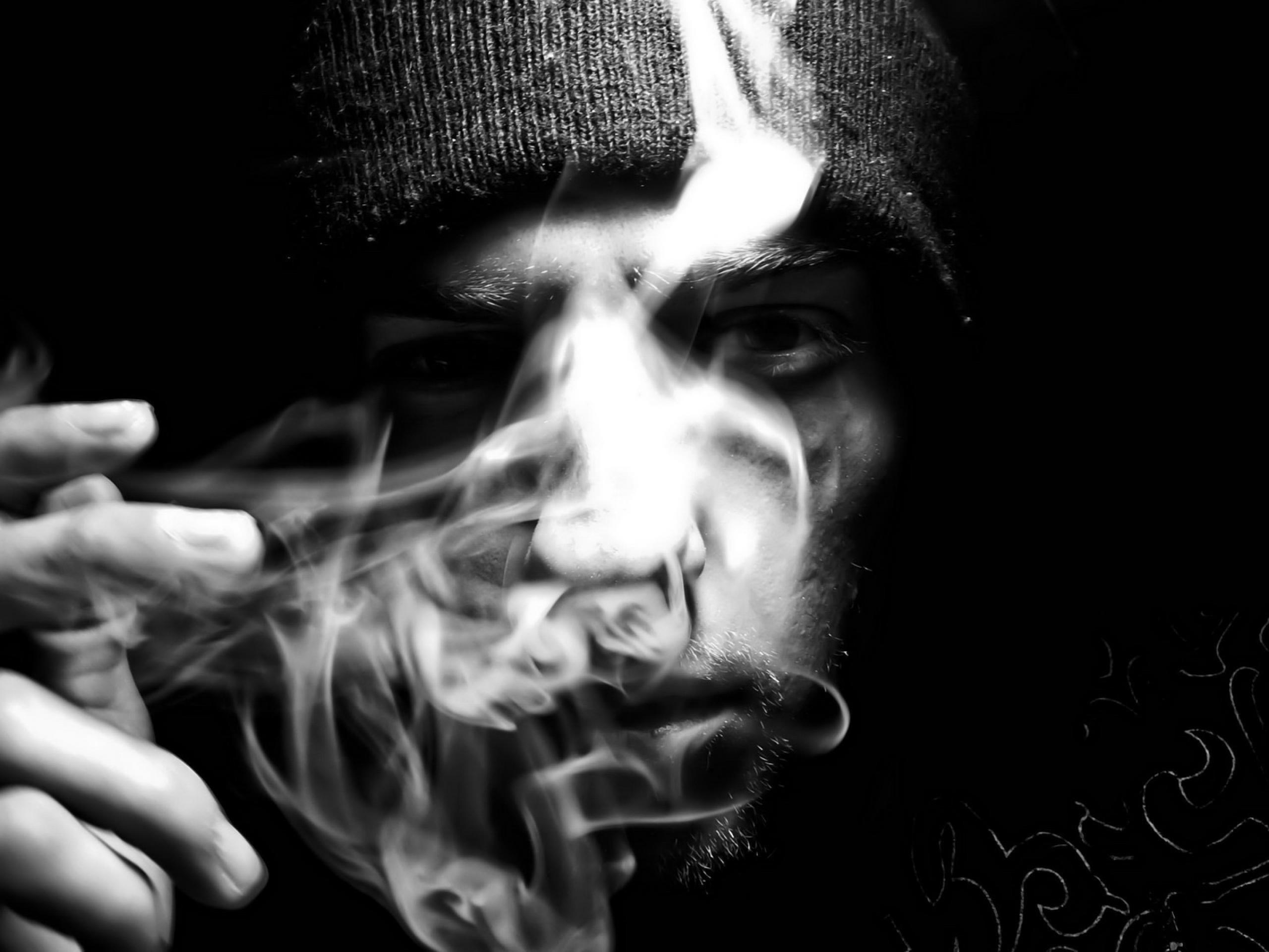 2560x1920 Black Smoke Wallpaper