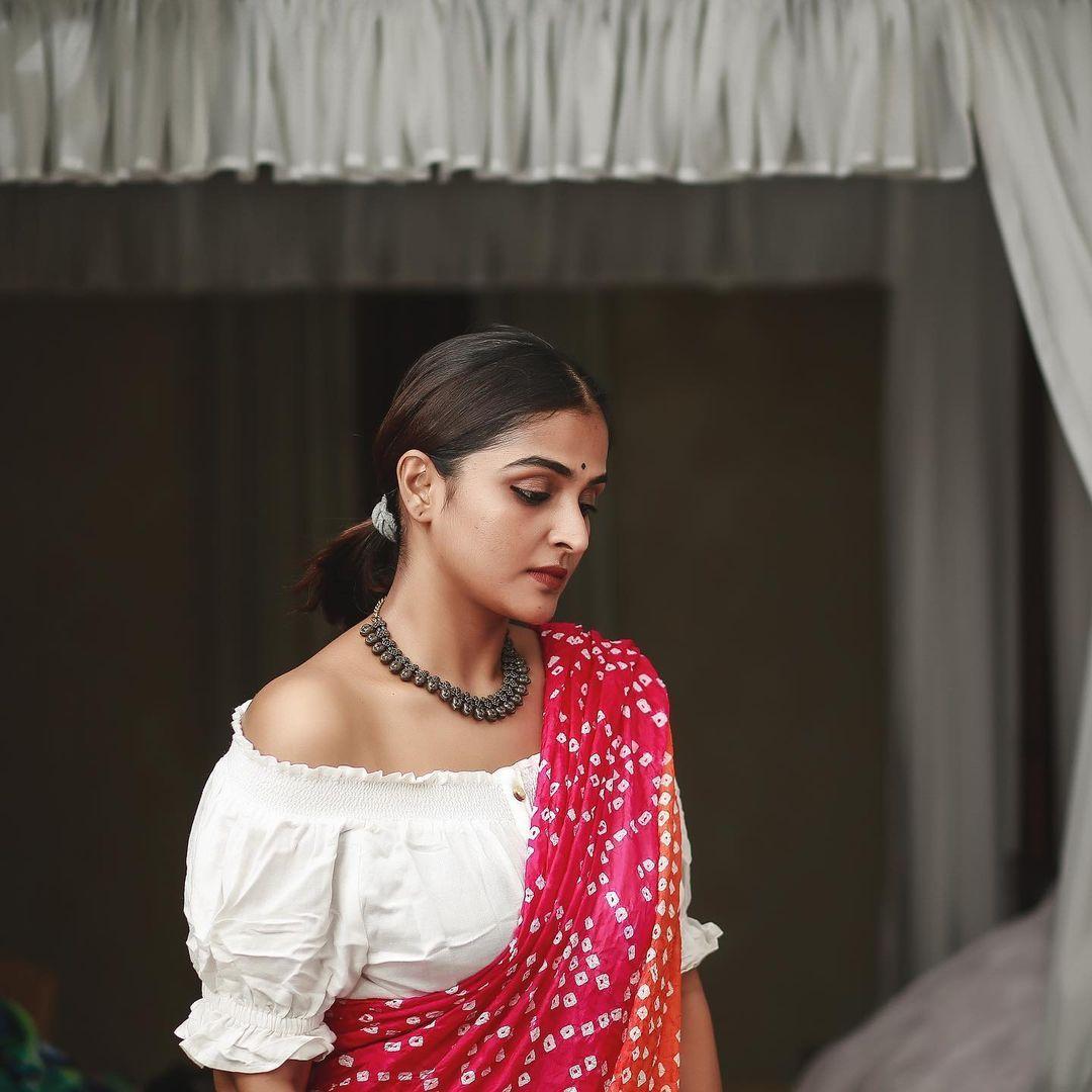 1080x1080 Remya Nambeesan looking very glorious photo Photo: HD Image, Picture, Stills, First Look Posters of Remya Nambeesan looking very glorious photo Movie