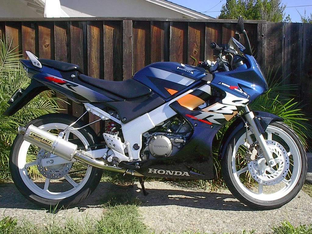 1024x768 Honda CBR150R