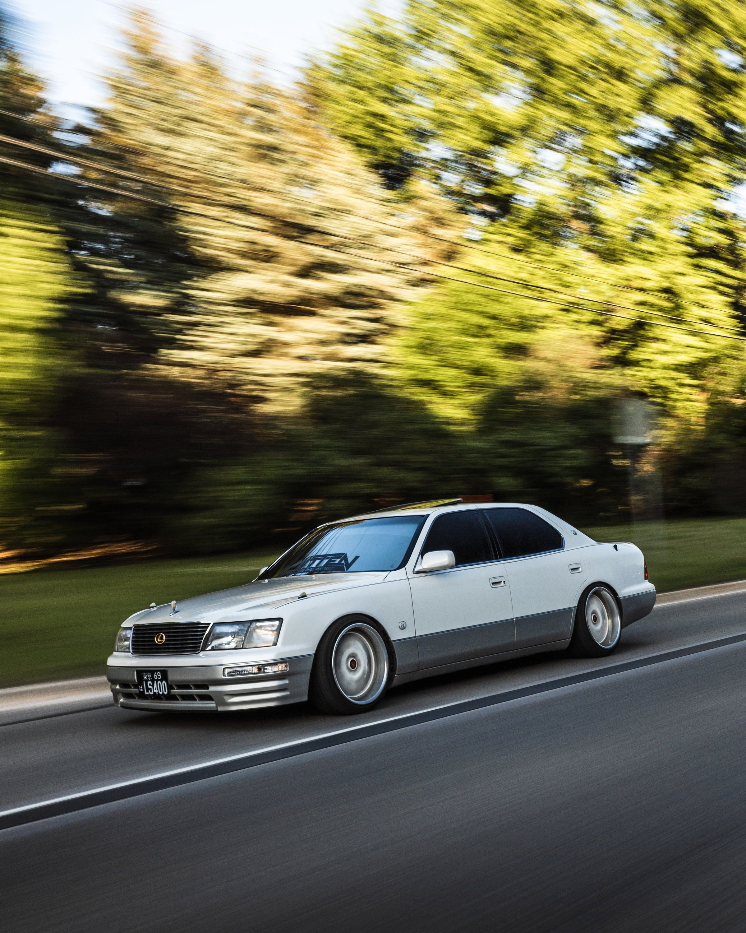2400x3000 Lexus LS400 Rolling Photo