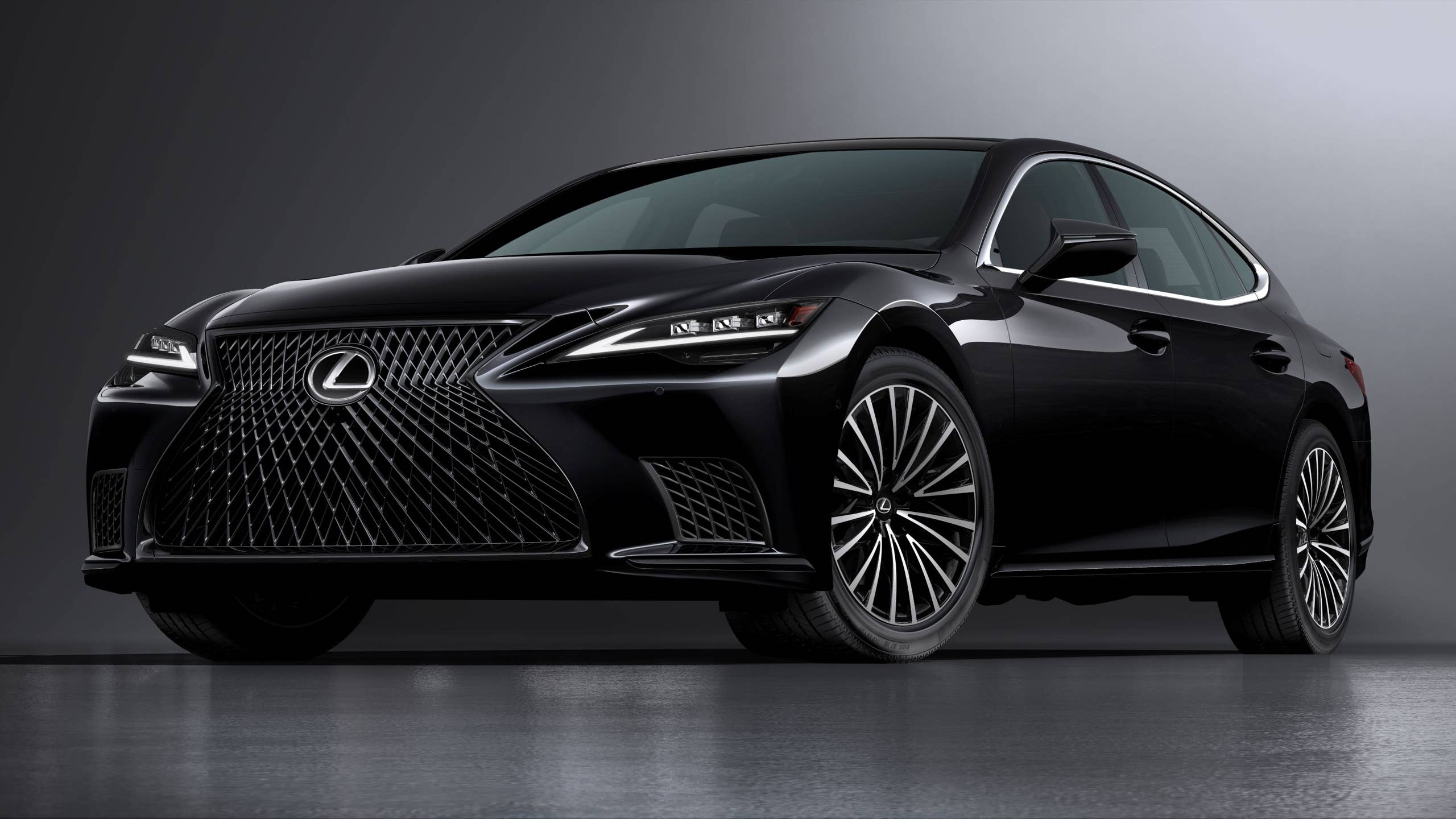 2560x1440 How the Lexus LS400 Crashed the Luxury Party