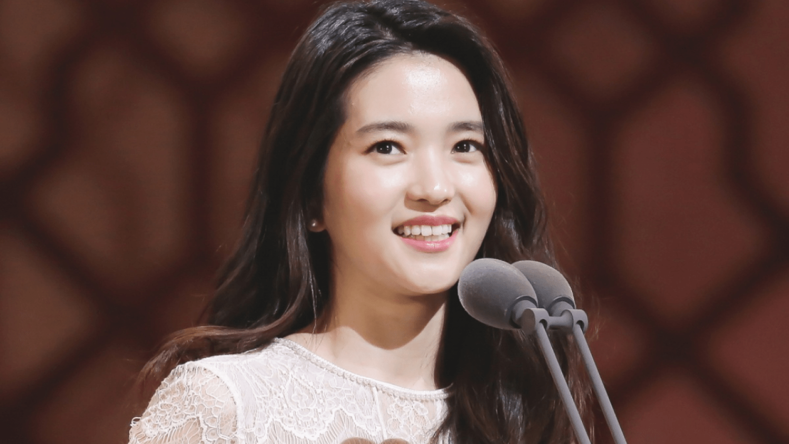 1600x900 Kim Tae Ri Breaks Her Variety Show Silence—First Fixed TV Appearance Confirmed