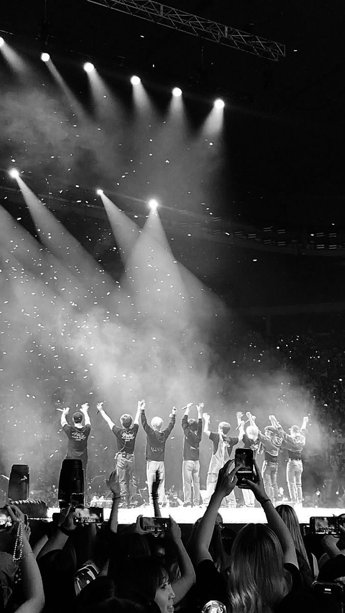 675x1200 Skz concert wallpaper