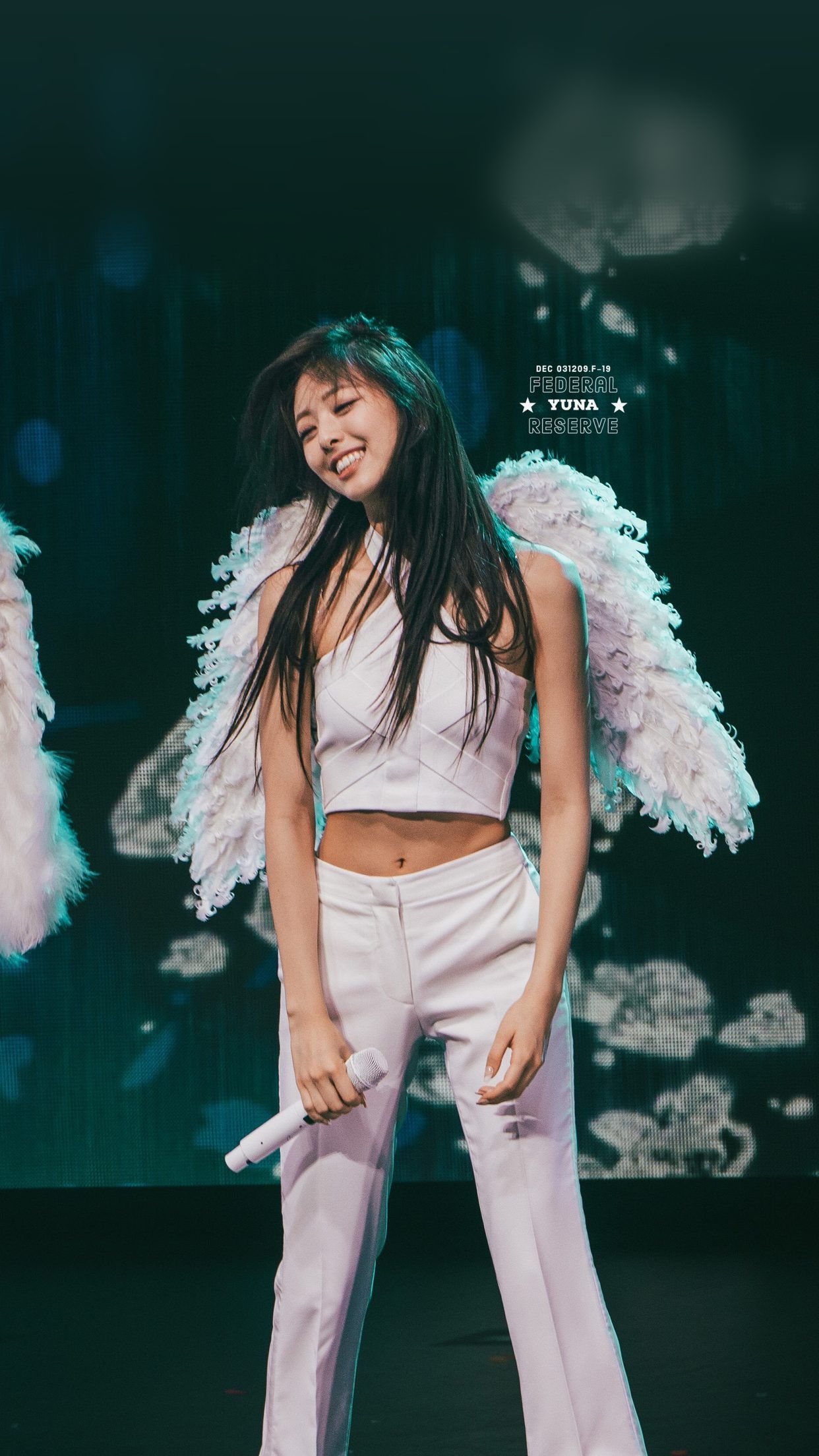 1242x2208 Ppl Itzy Yuna World Tour Checkmate In Los Kpop Concert Stage Performer Idol Outfit Smile Girl Music iPhone 6 Wallpaper