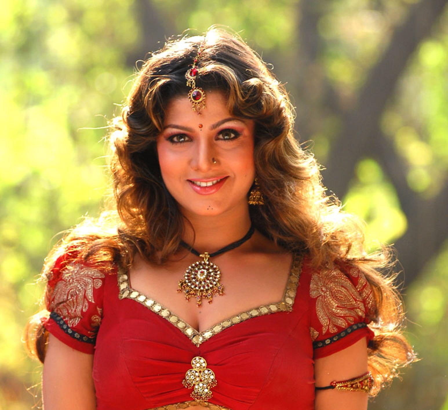 1546x1414 Rambha 4k Desktop Wallpaper