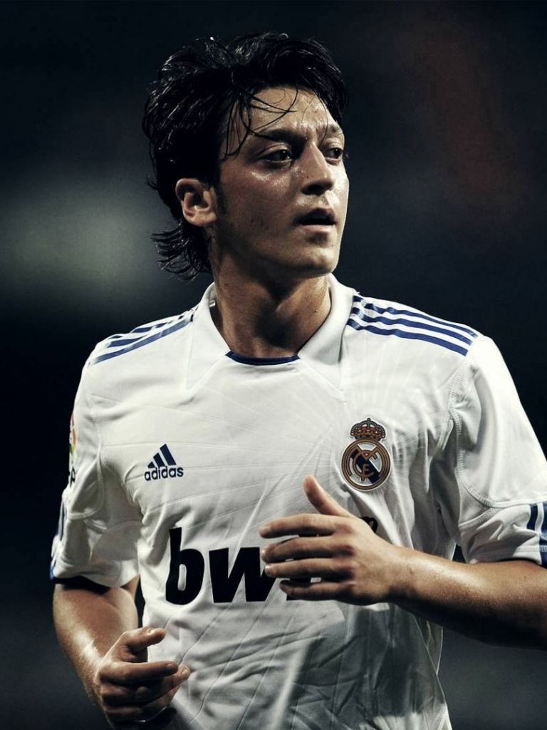 768x1024 Ozil Real Madrid Wallpaper