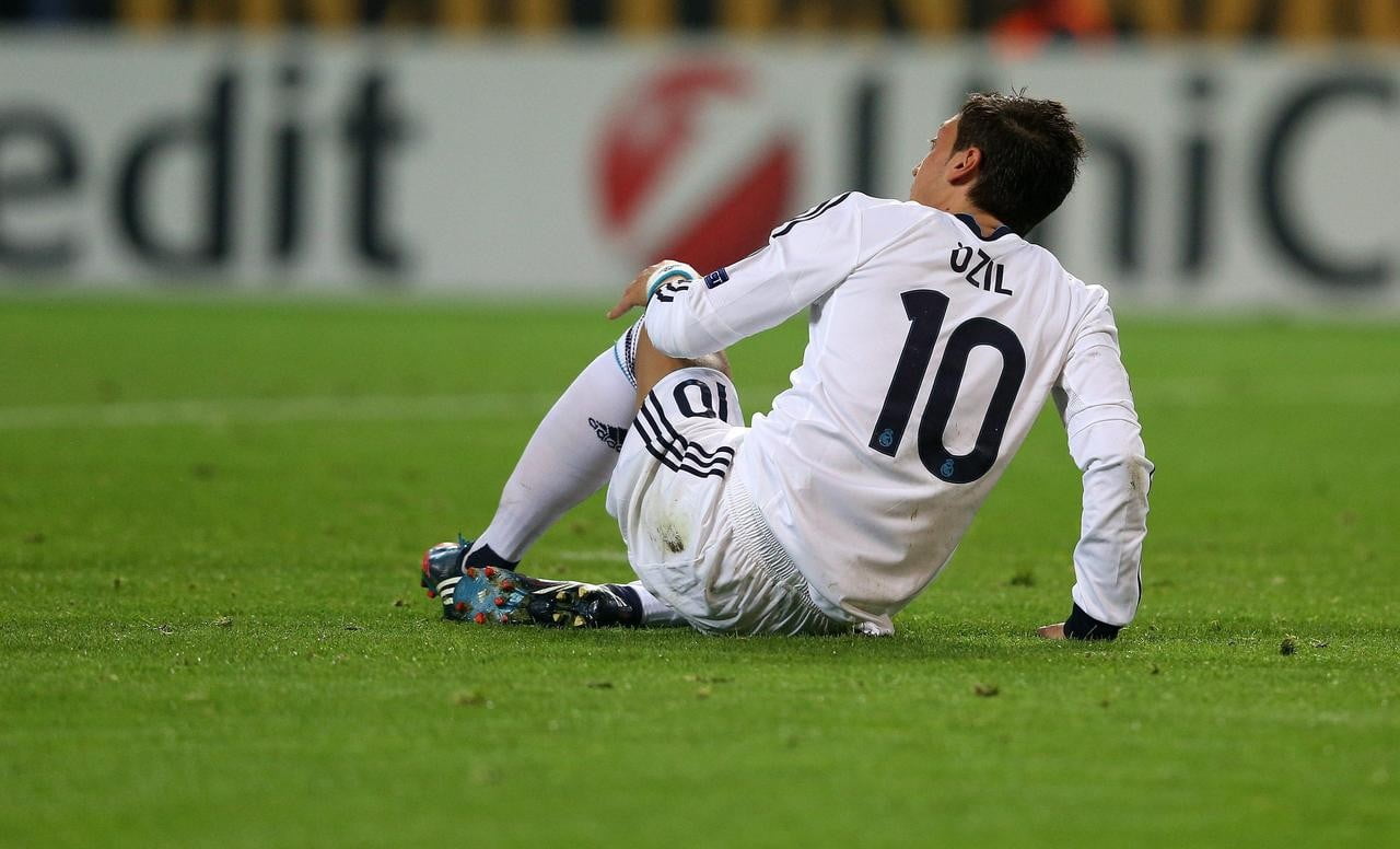 1280x776 White and black baseball player, soccer, Mesut Ozil, Real Madrid, sport HD wallpaper