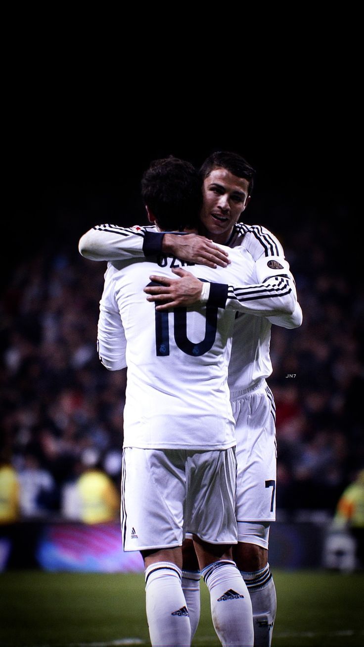 736x1307 Cristiano Ronaldo and Ozil