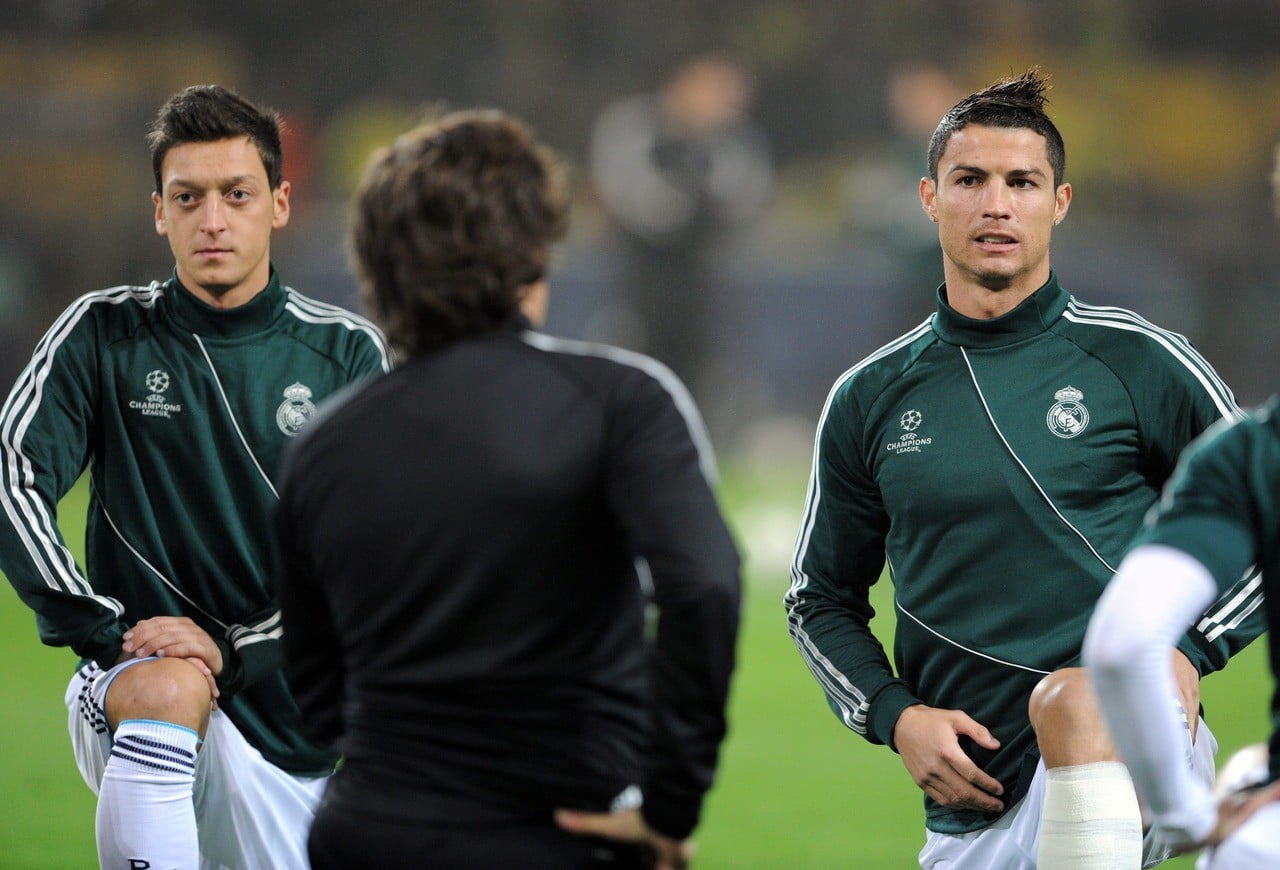 1280x870 Men's green jacket, soccer, Mesut Ozil, Cristiano Ronaldo, Real Madrid HD wallpaper