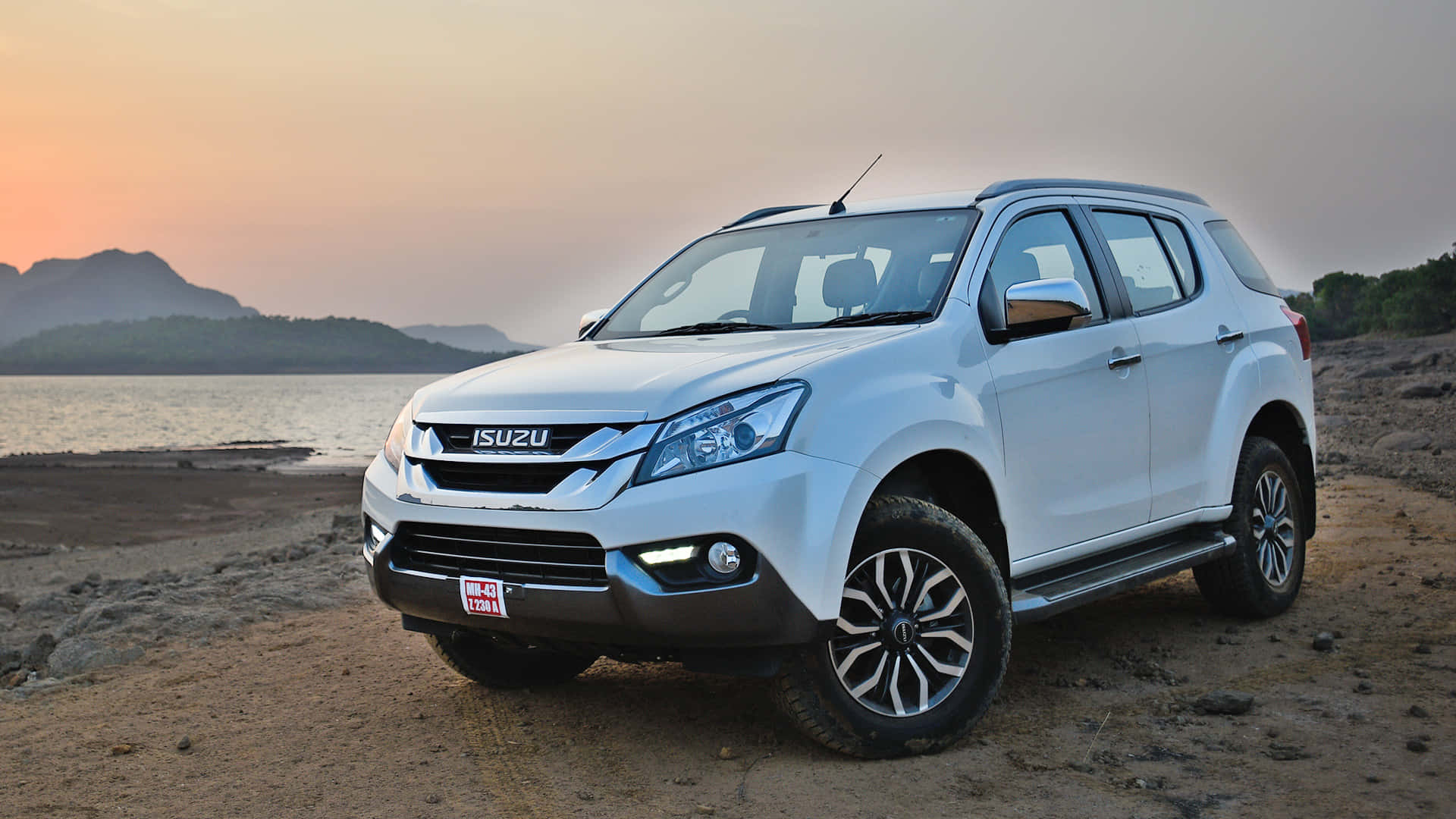 1920x1080 Download A Stunning Silver Isuzu D Max Truck On An Adventurous Journey Wallpaper