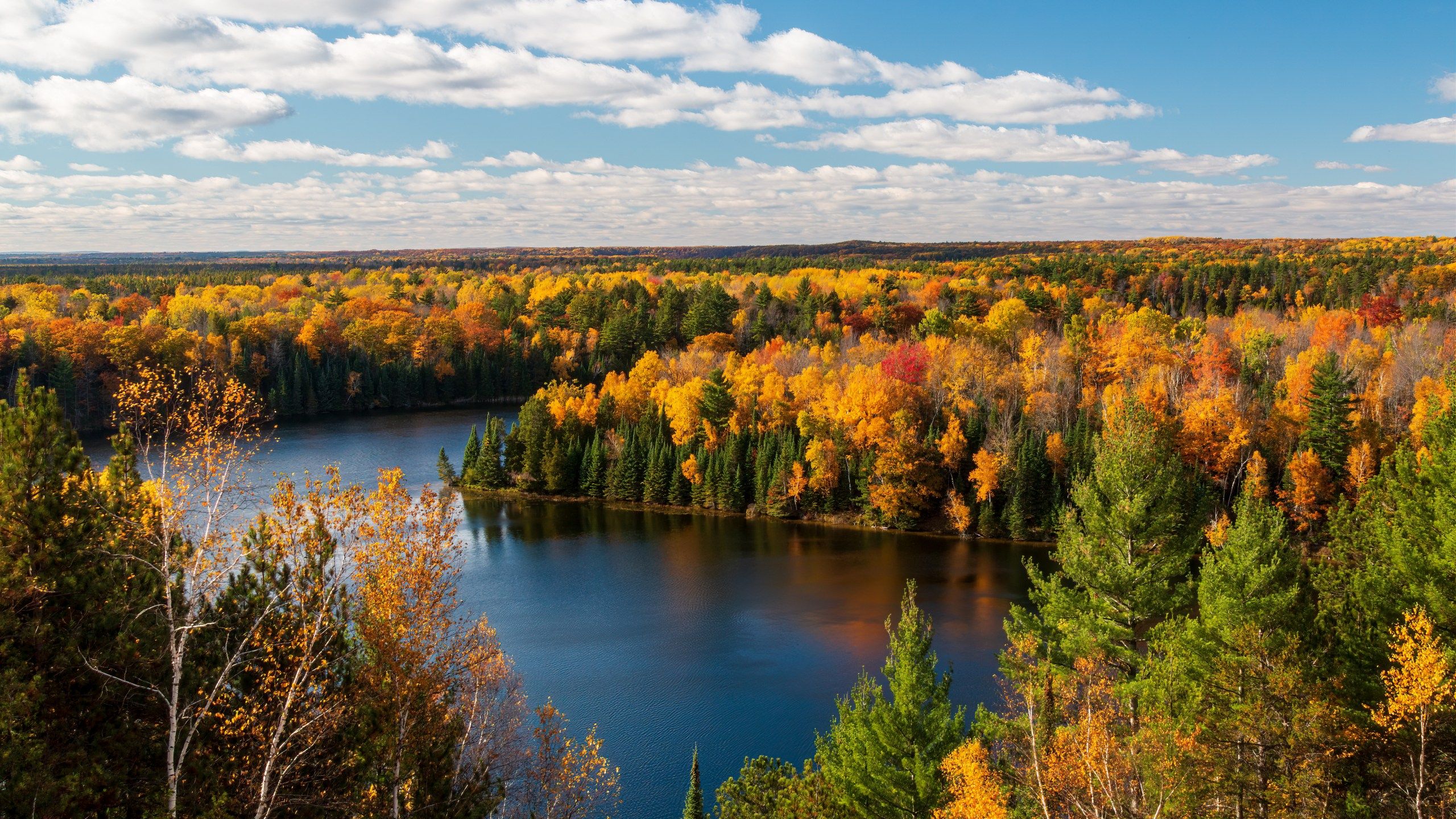2560x1440 Take these backroads to see beautiful Michigan fall colors