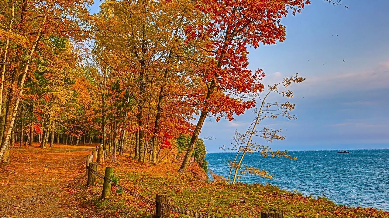 1280x720 Michigan Upper Peninsula Fall Color in 4K