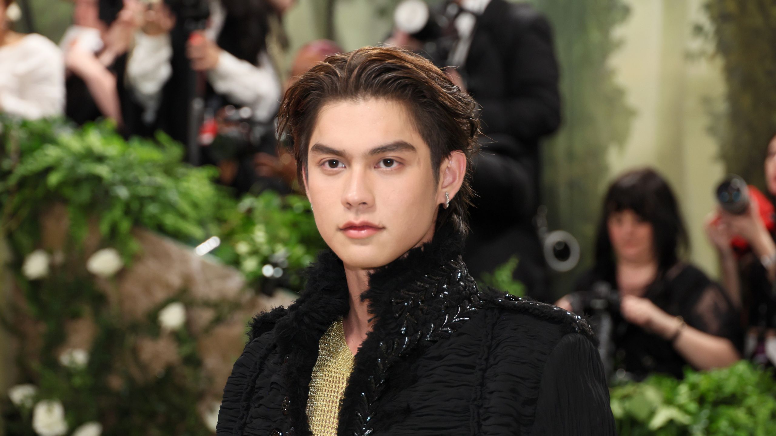 2560x1440 Thai Actor Bright's Met Gala 2024 Burberry Look Was a Nod to Nobility